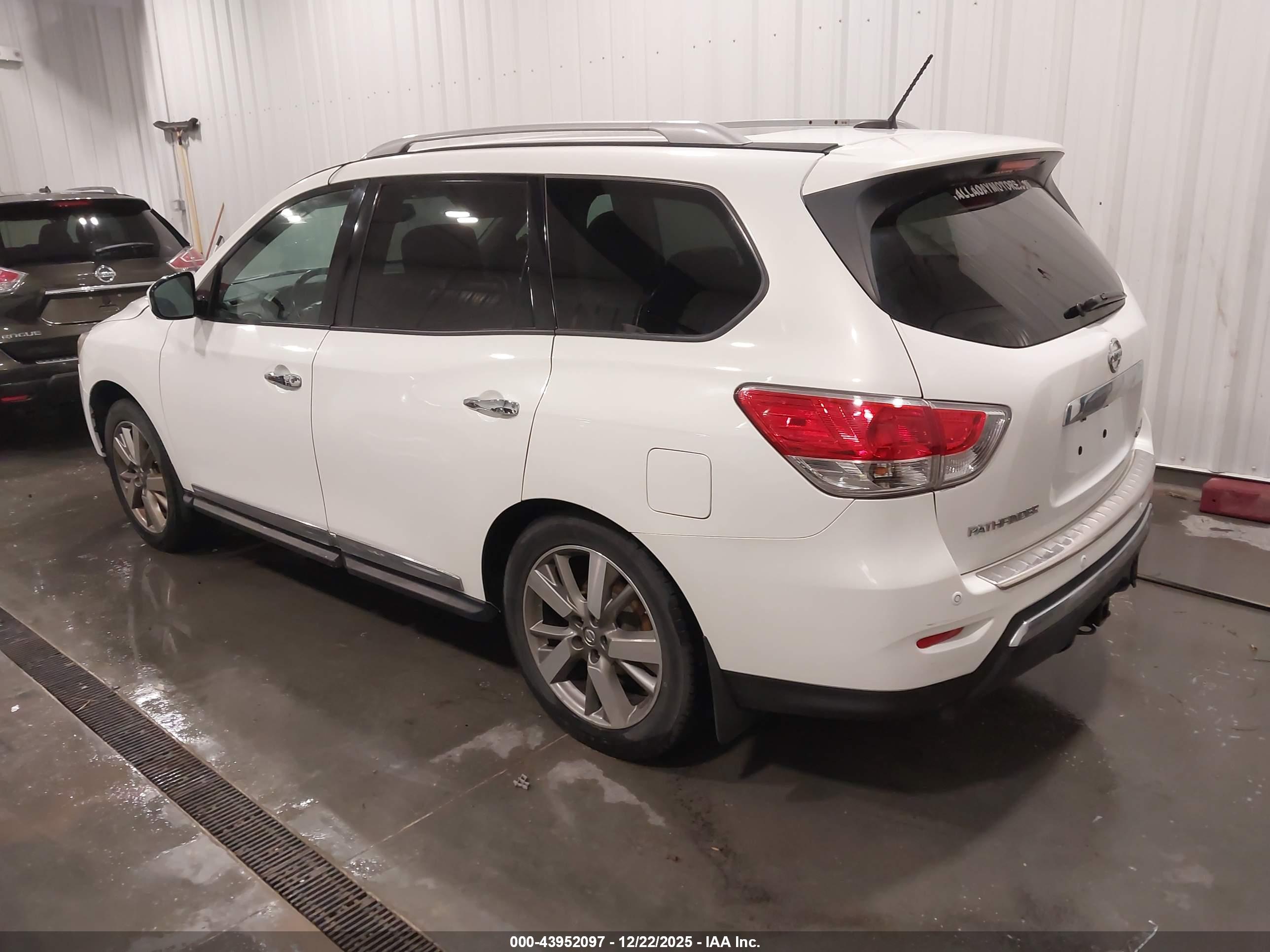 NISSAN PATHFINDER image 3