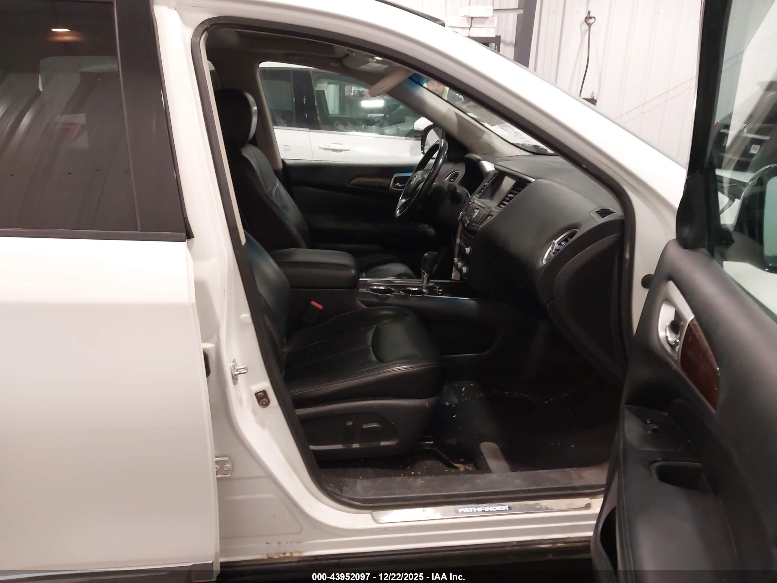 NISSAN PATHFINDER image 5