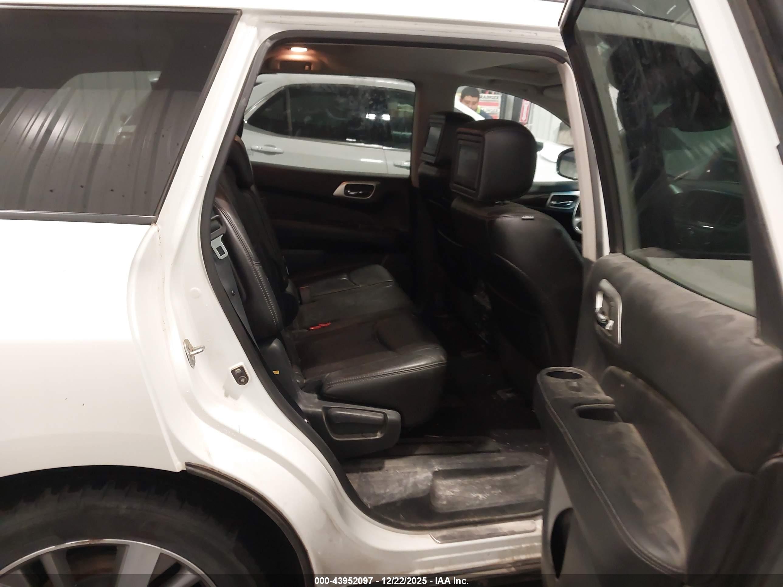 NISSAN PATHFINDER image 8