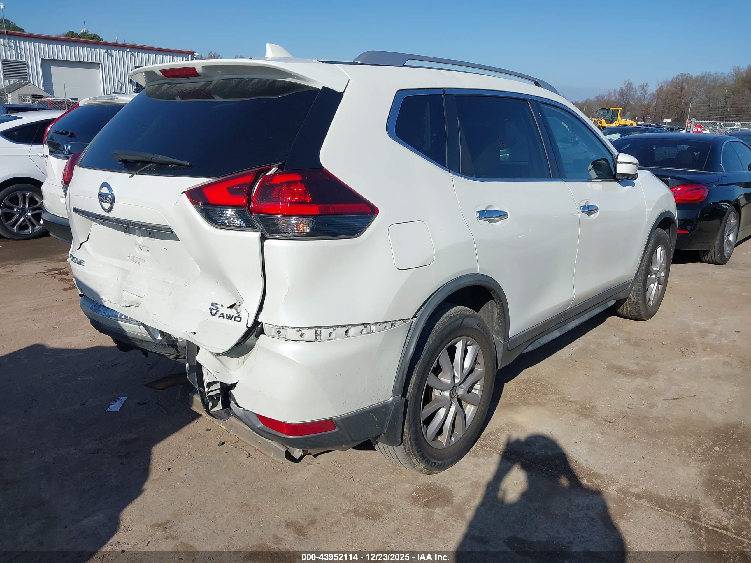 NISSAN ROGUE image 4