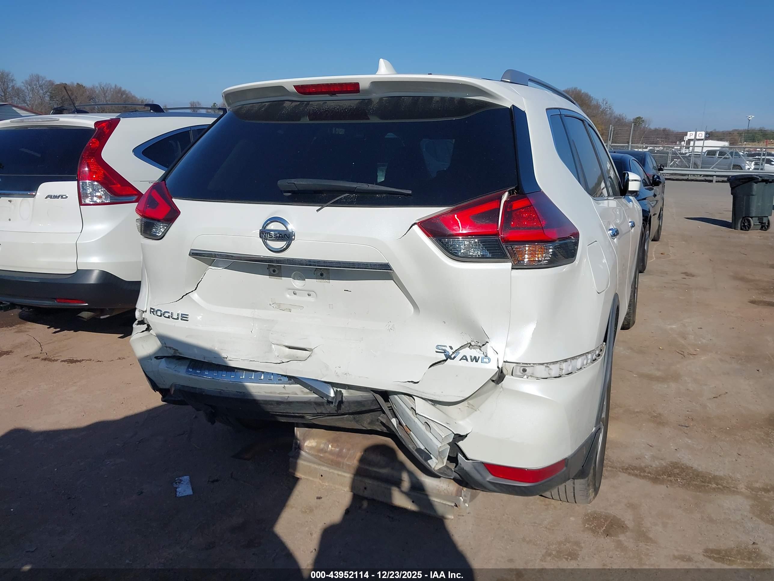NISSAN ROGUE image 6