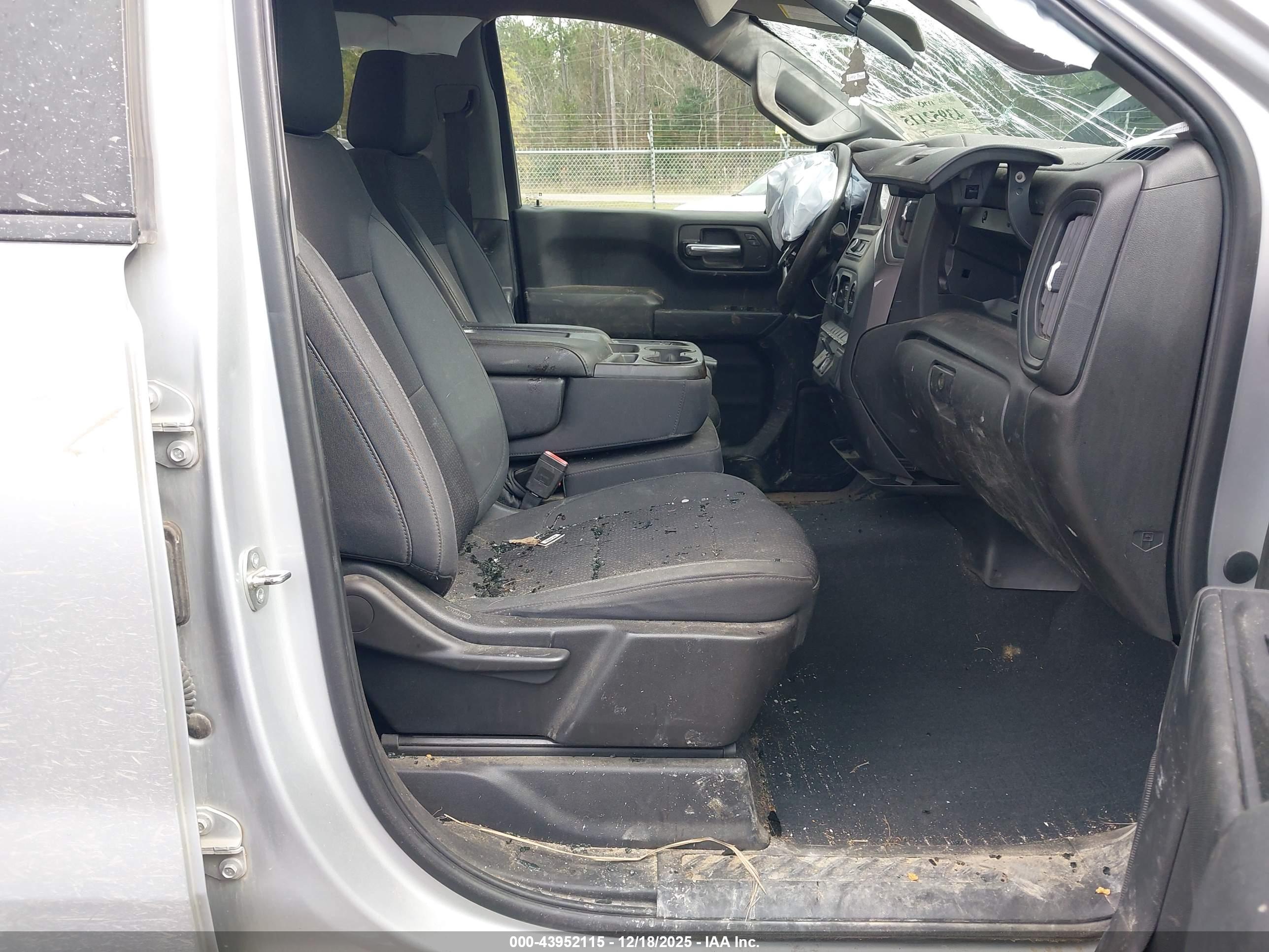 CHEVROLET SILVERADO image 5