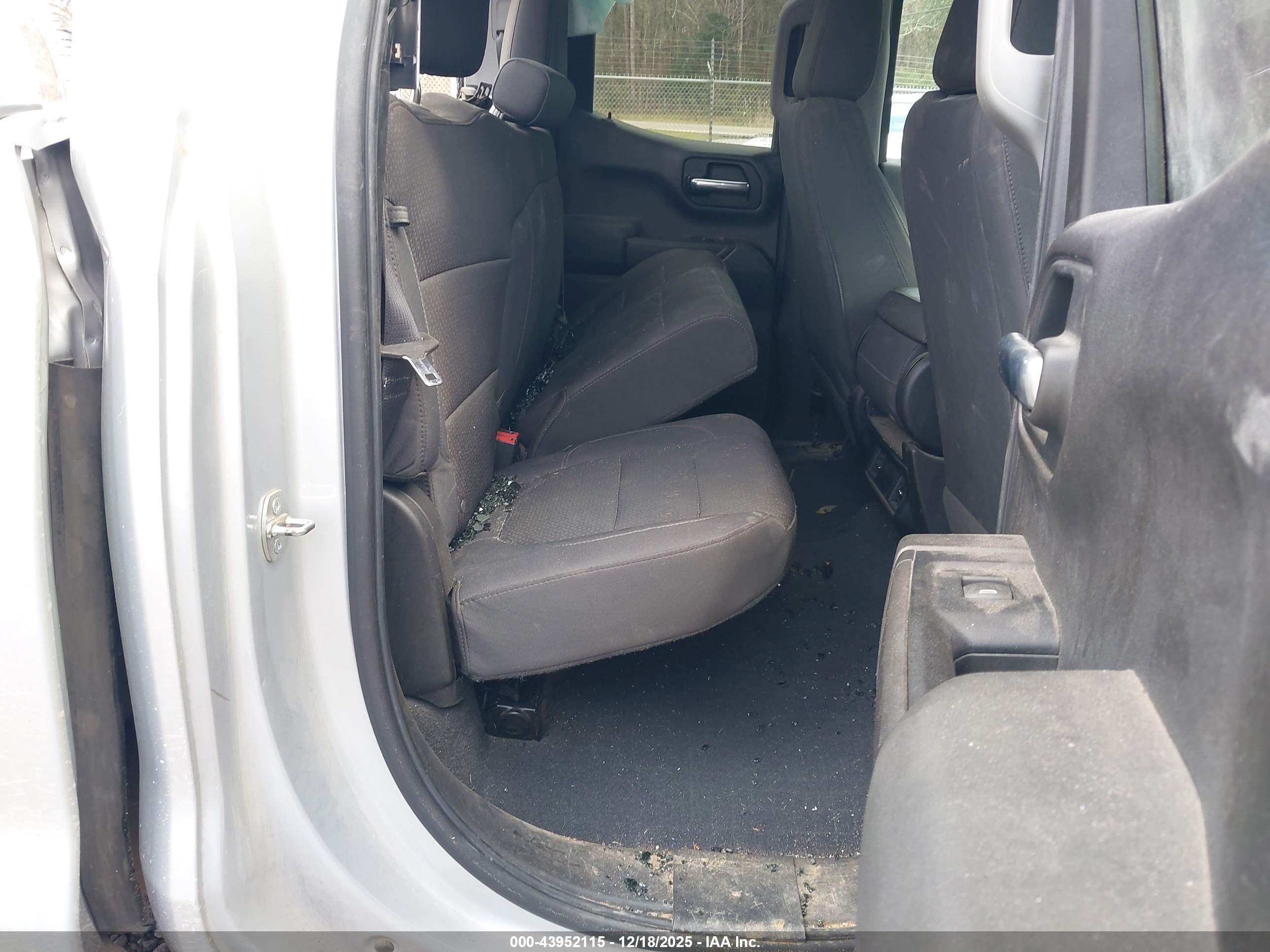 CHEVROLET SILVERADO image 8