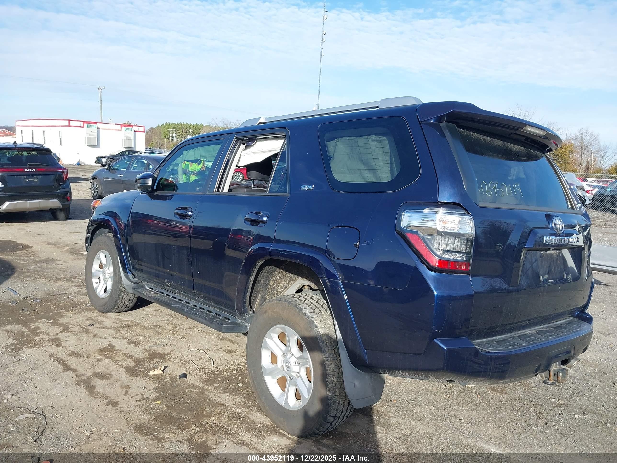 TOYOTA 4RUNNER image 3