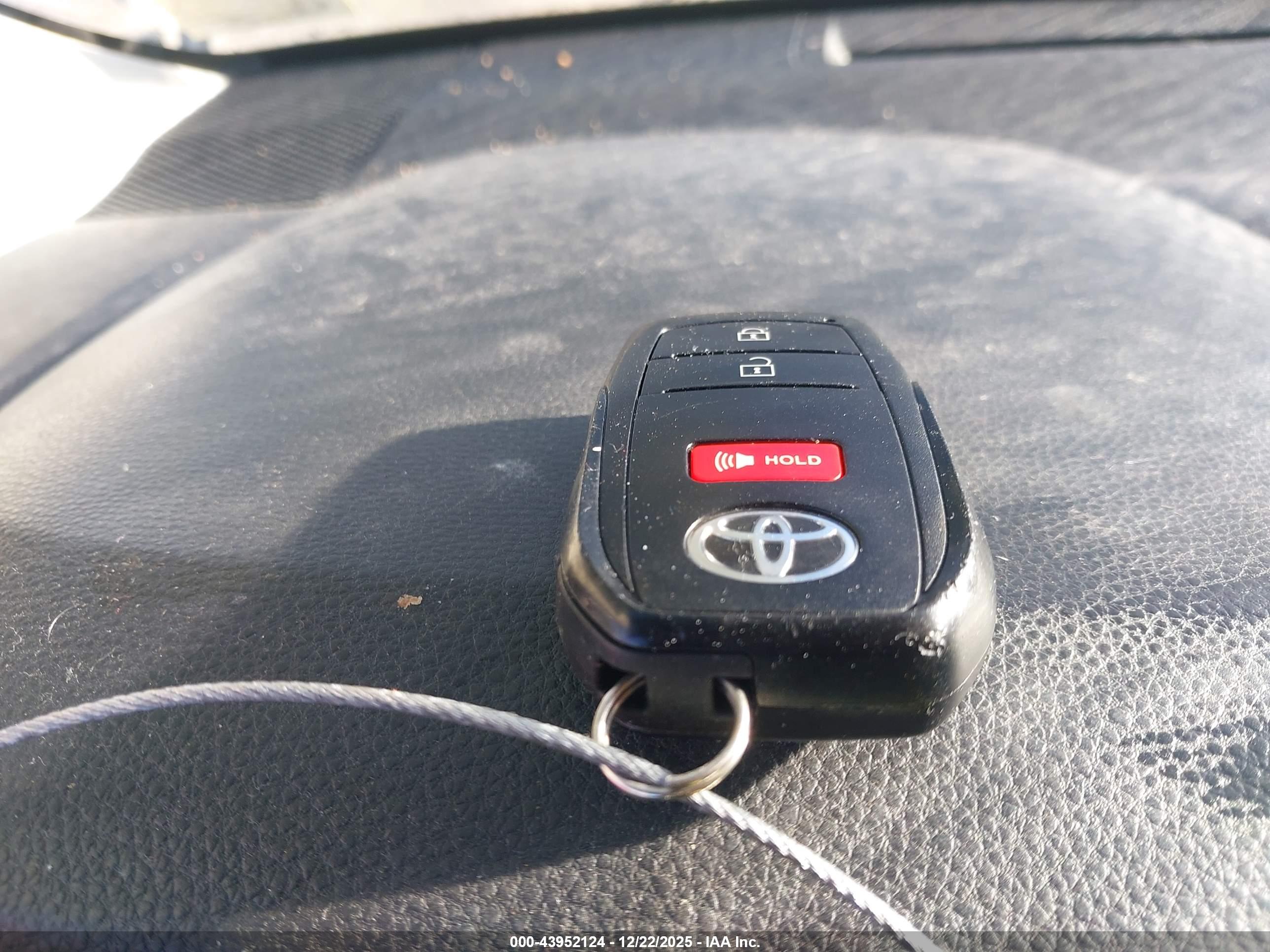 TOYOTA COROLLA image 11