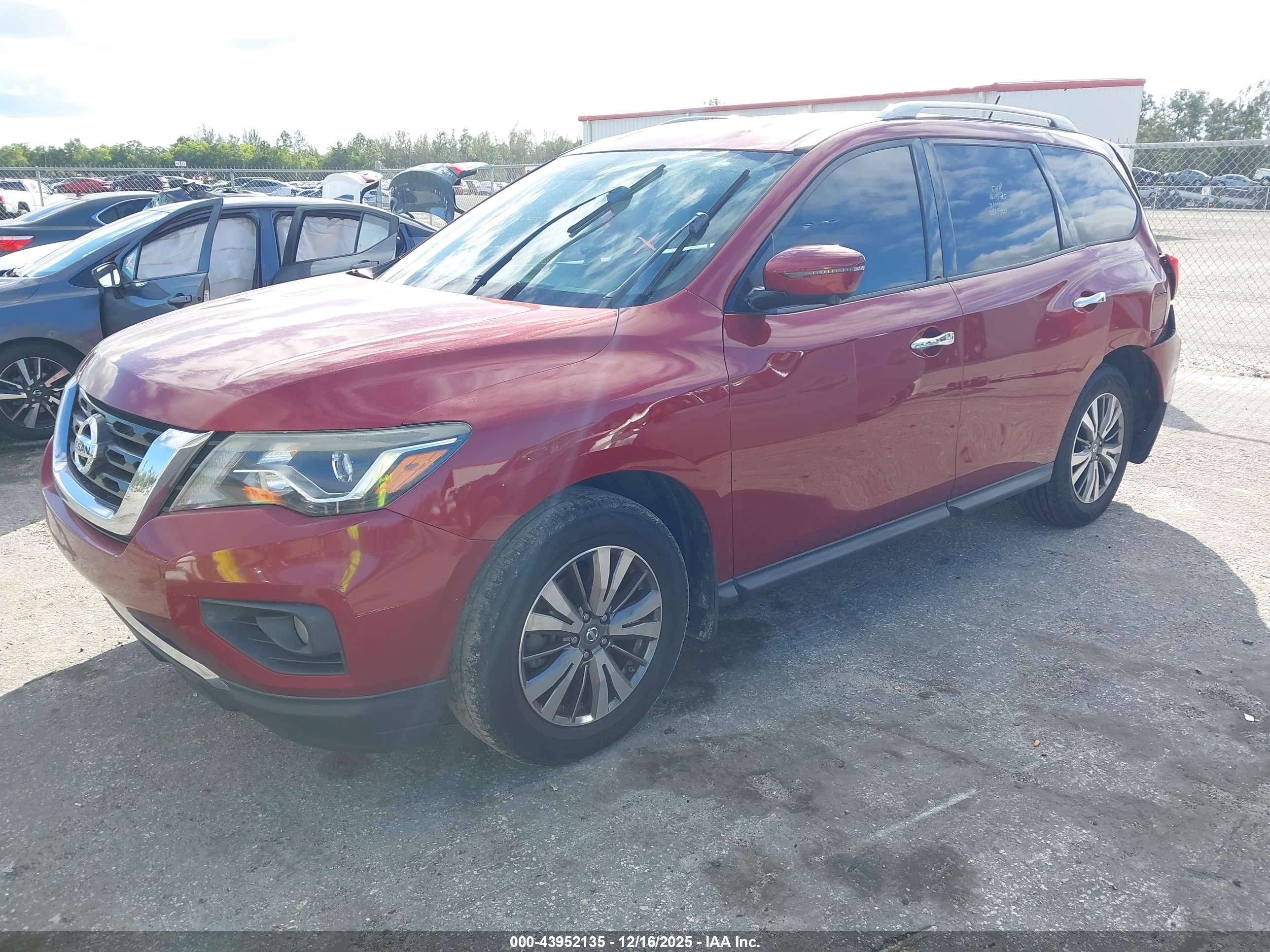 NISSAN PATHFINDER image 2