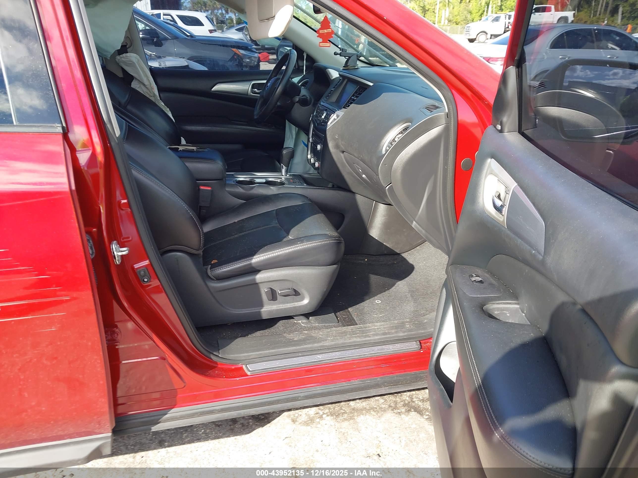 NISSAN PATHFINDER image 5