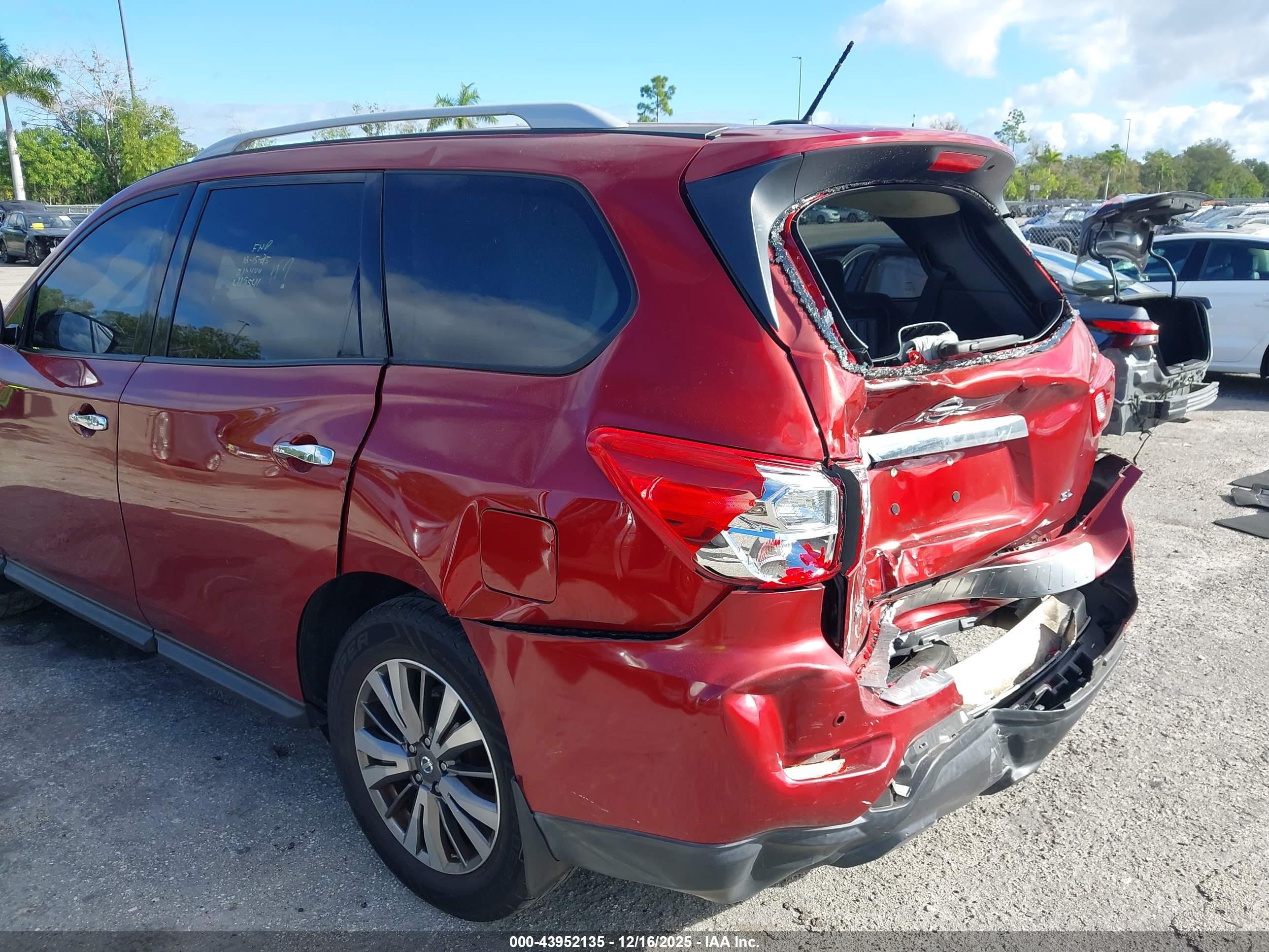 NISSAN PATHFINDER image 6