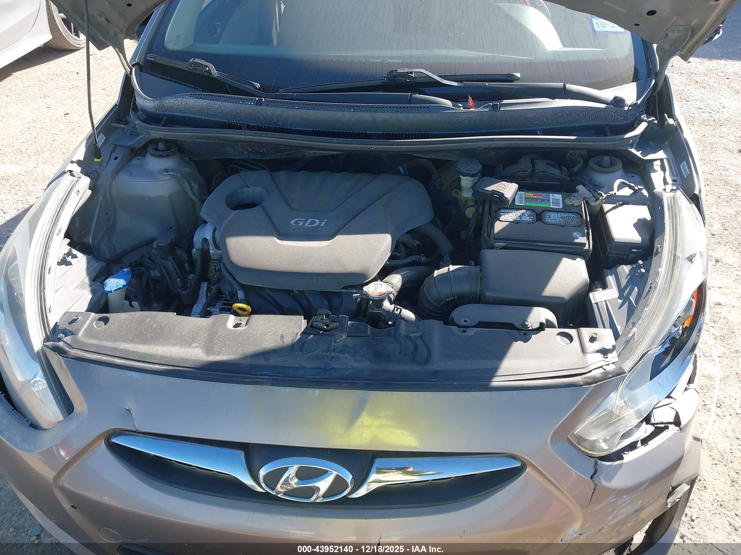 HYUNDAI ACCENT image 10