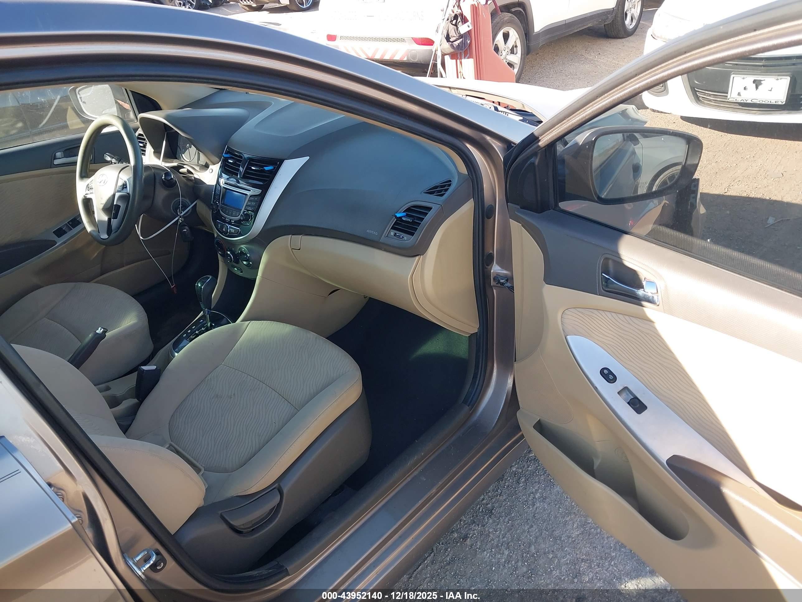 HYUNDAI ACCENT image 5