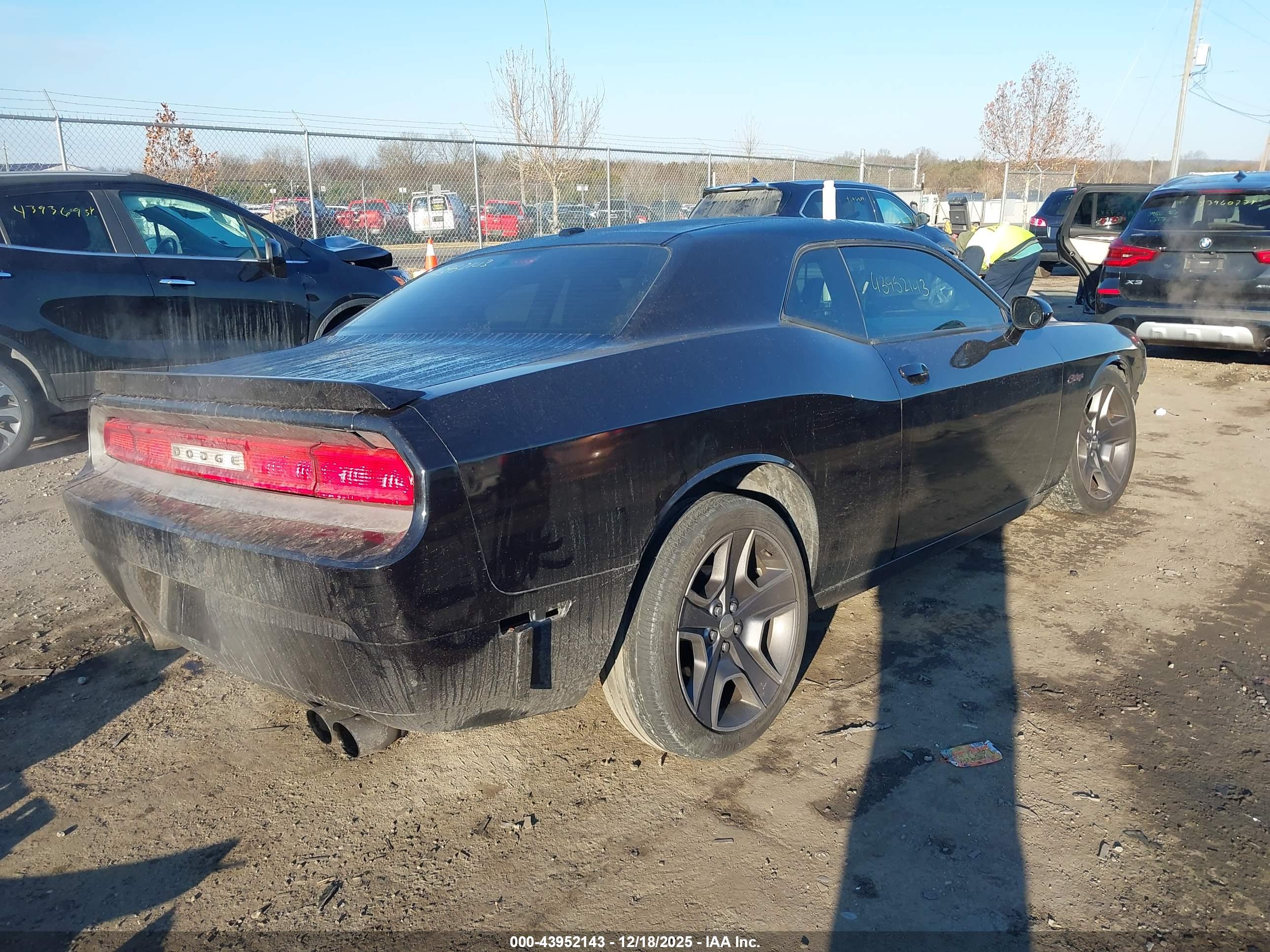 DODGE CHALLENGER image 4