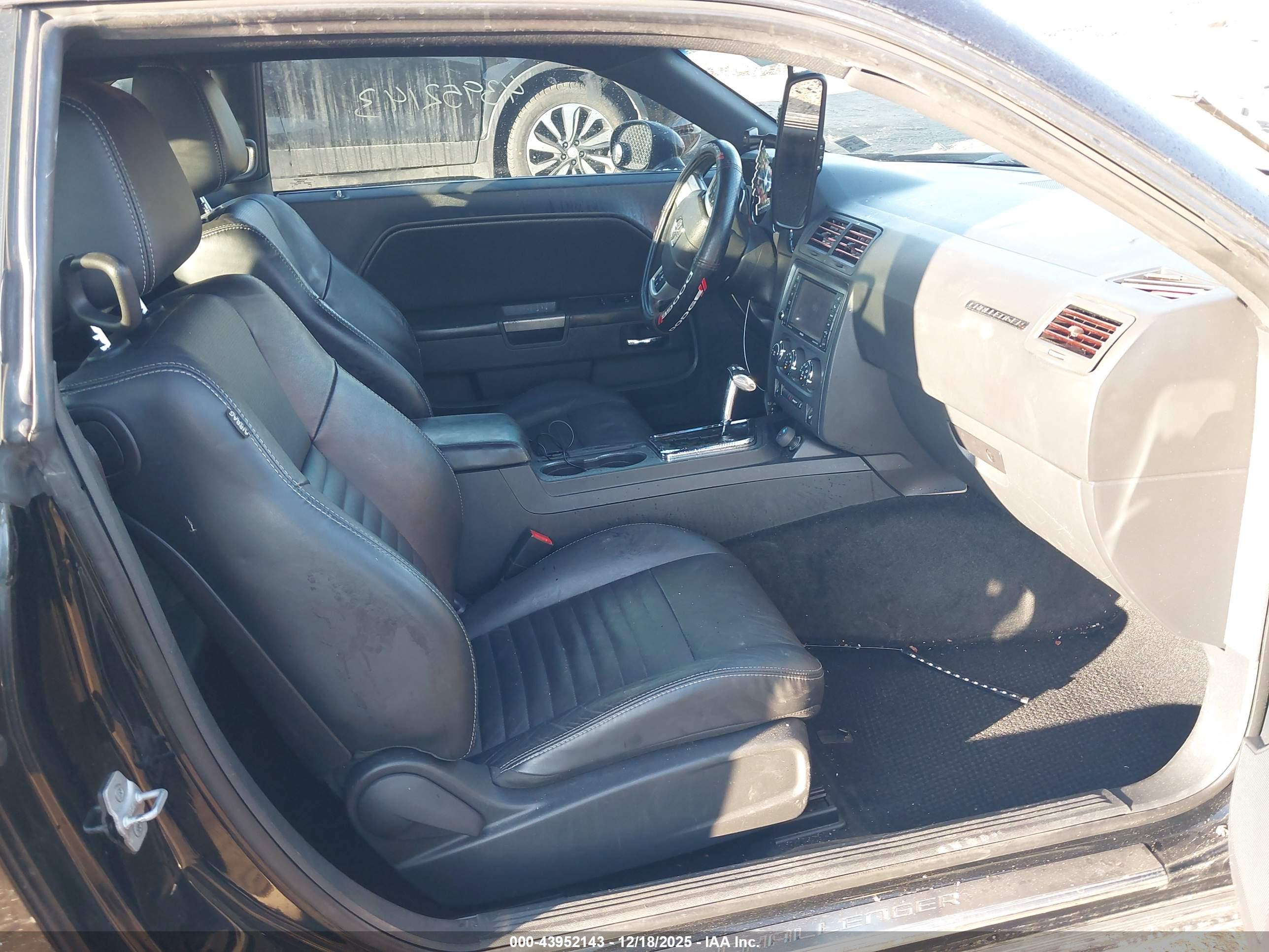 DODGE CHALLENGER image 5