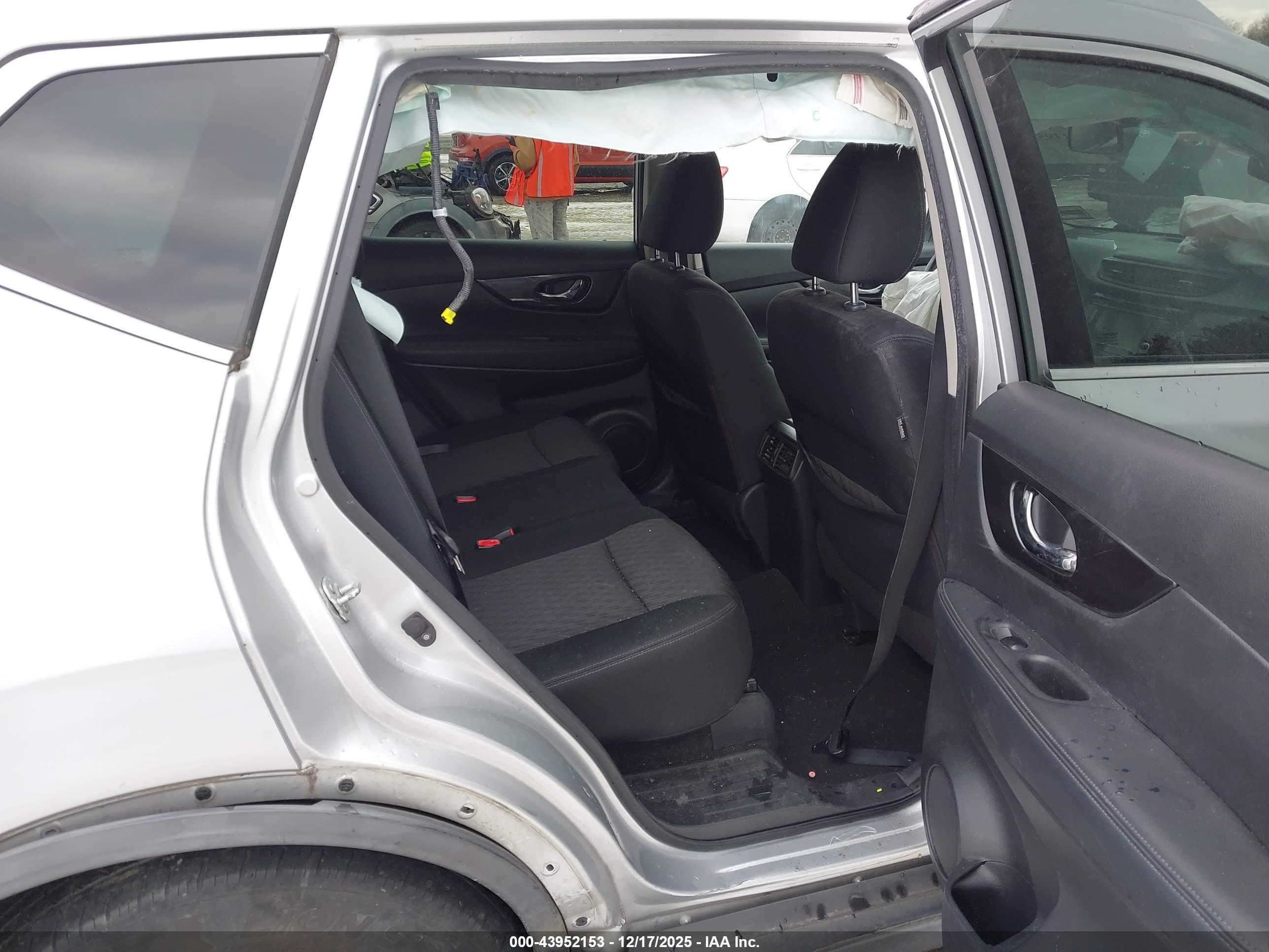 NISSAN ROGUE image 8