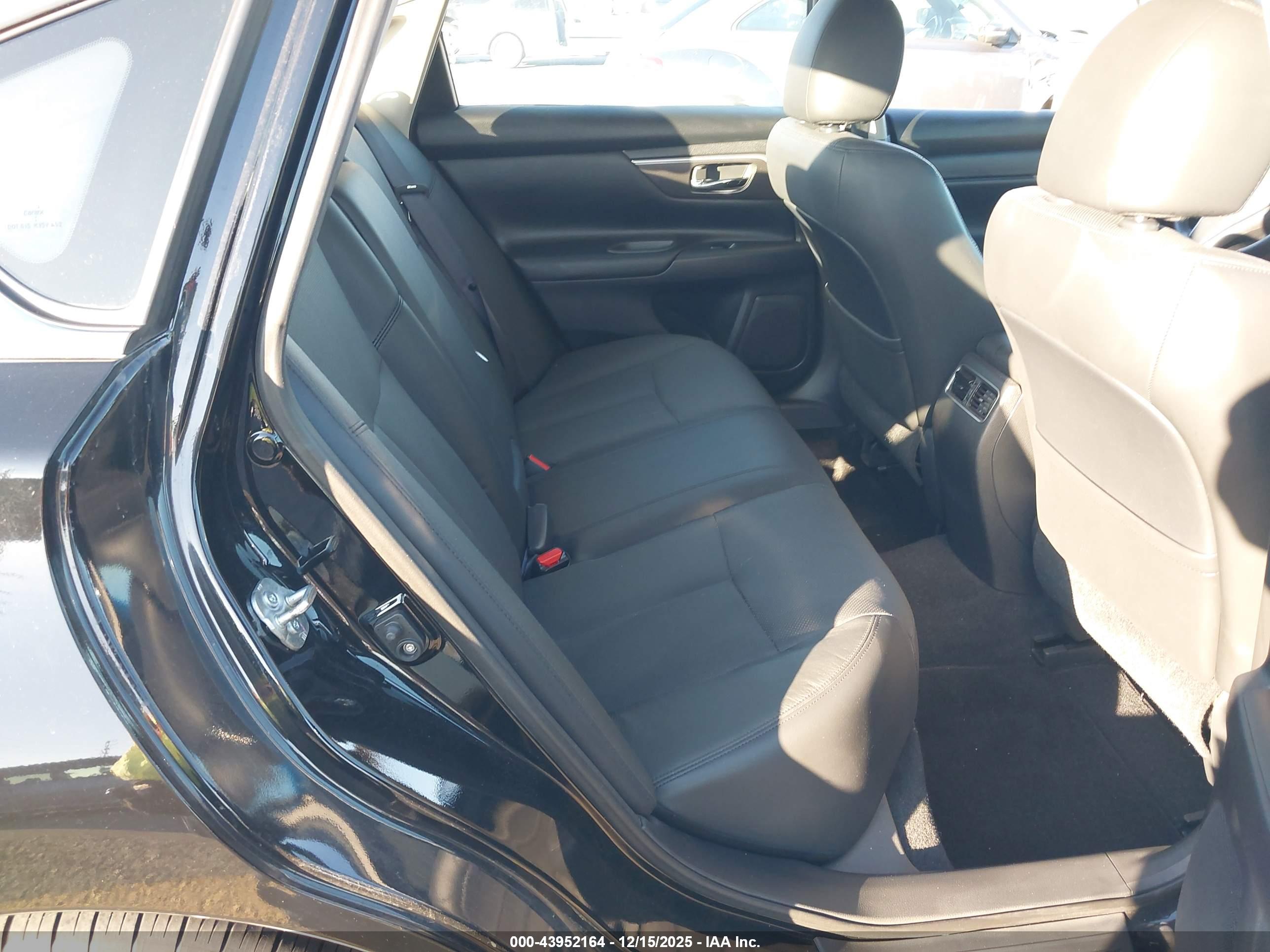 NISSAN ALTIMA image 8