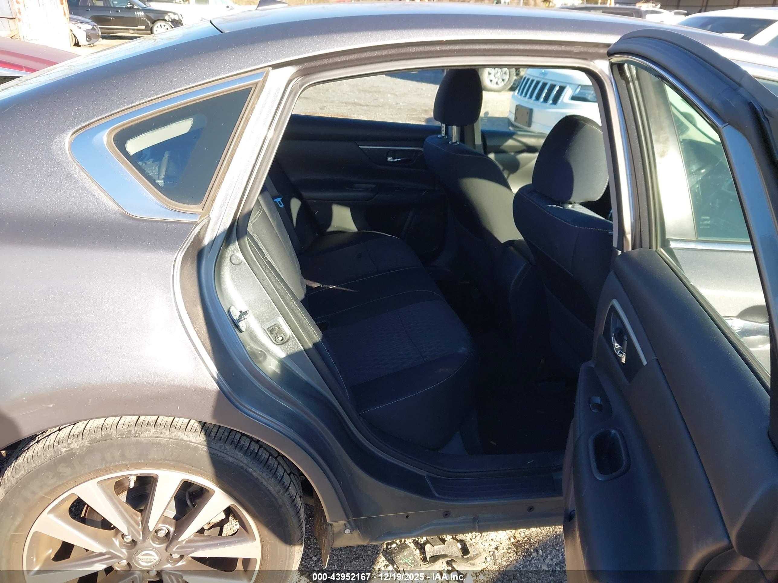 NISSAN ALTIMA image 8