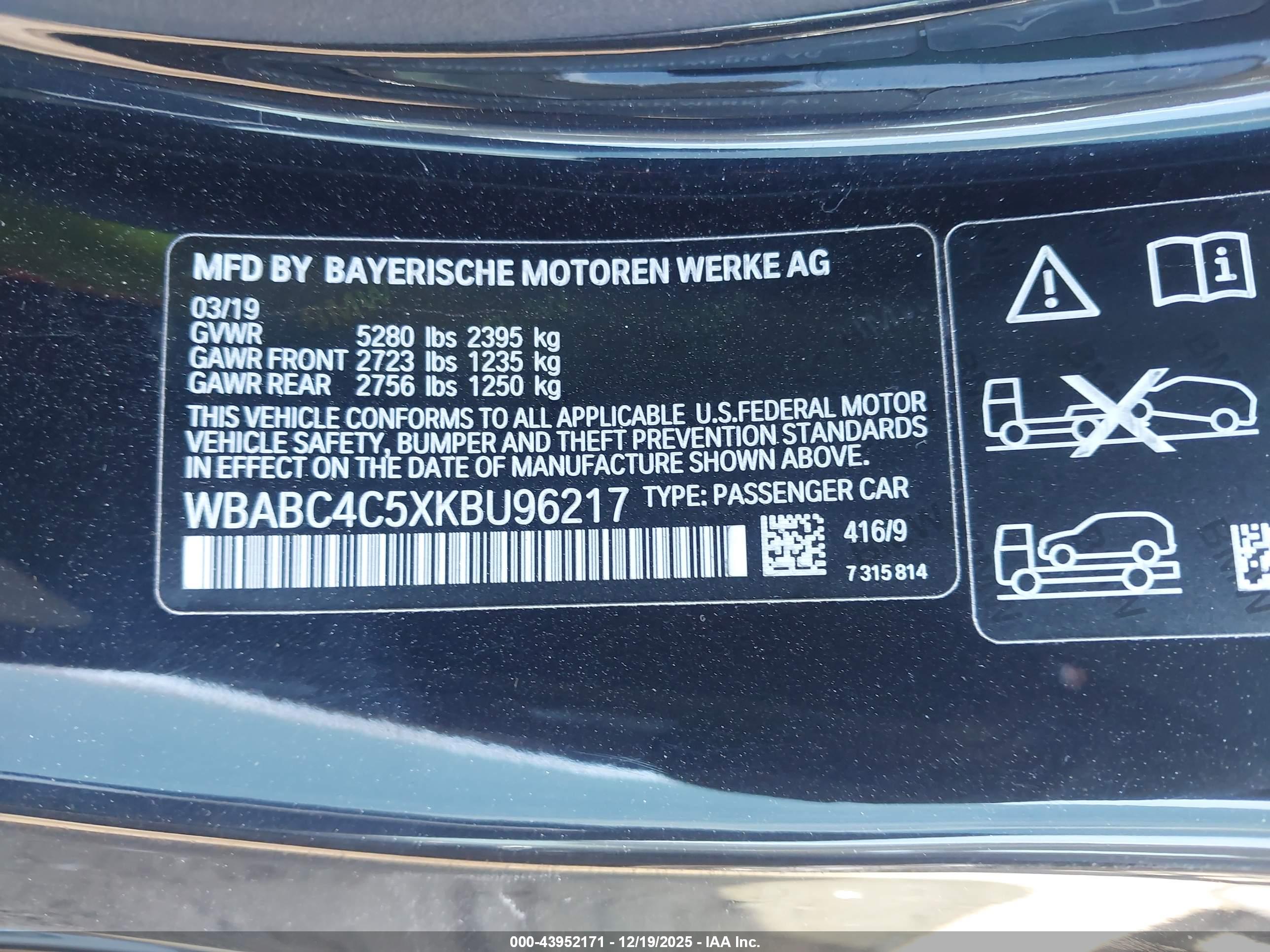 BMW M850I image 9