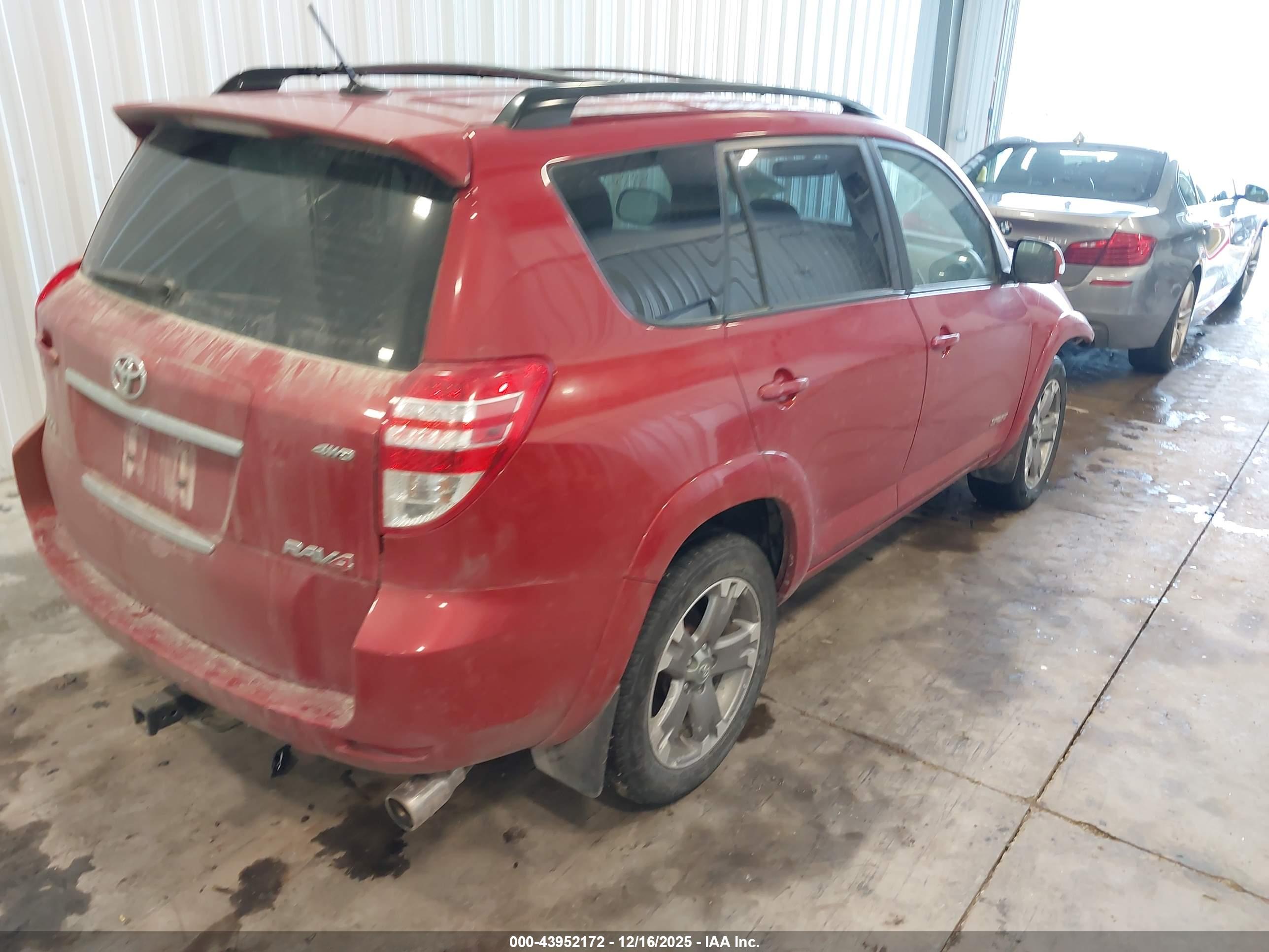TOYOTA RAV4 image 4