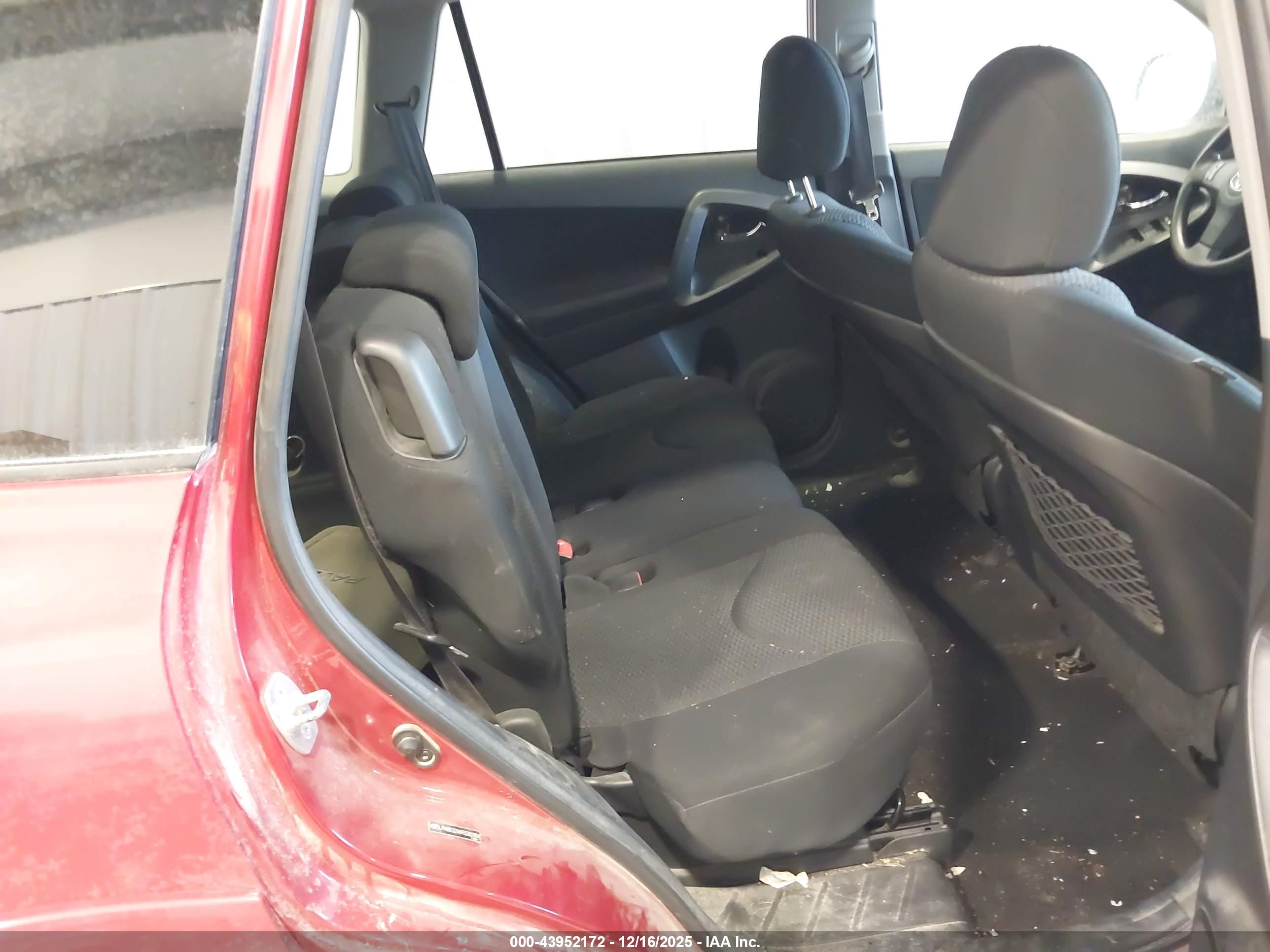 TOYOTA RAV4 image 8