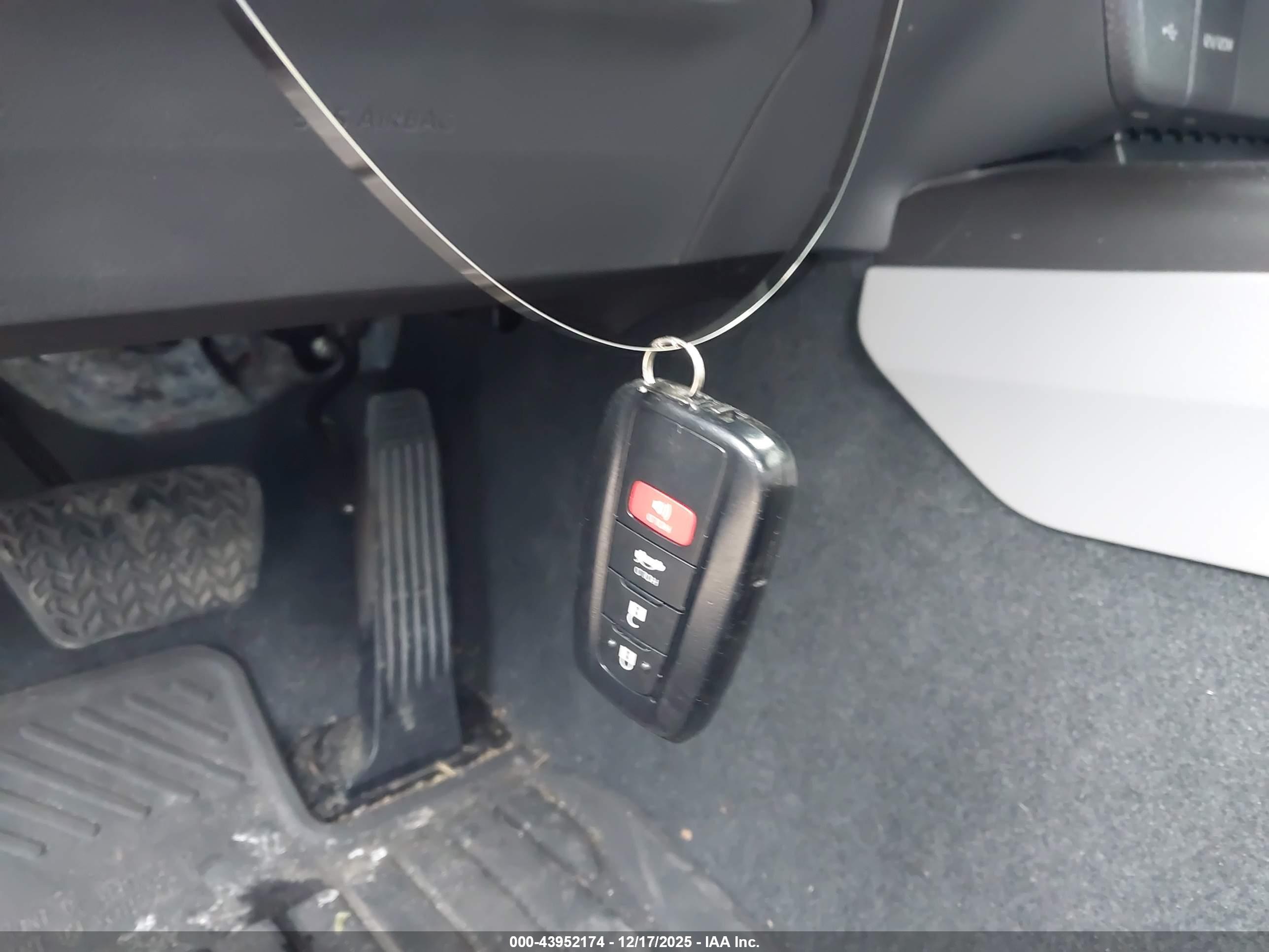 TOYOTA CAMRY image 11