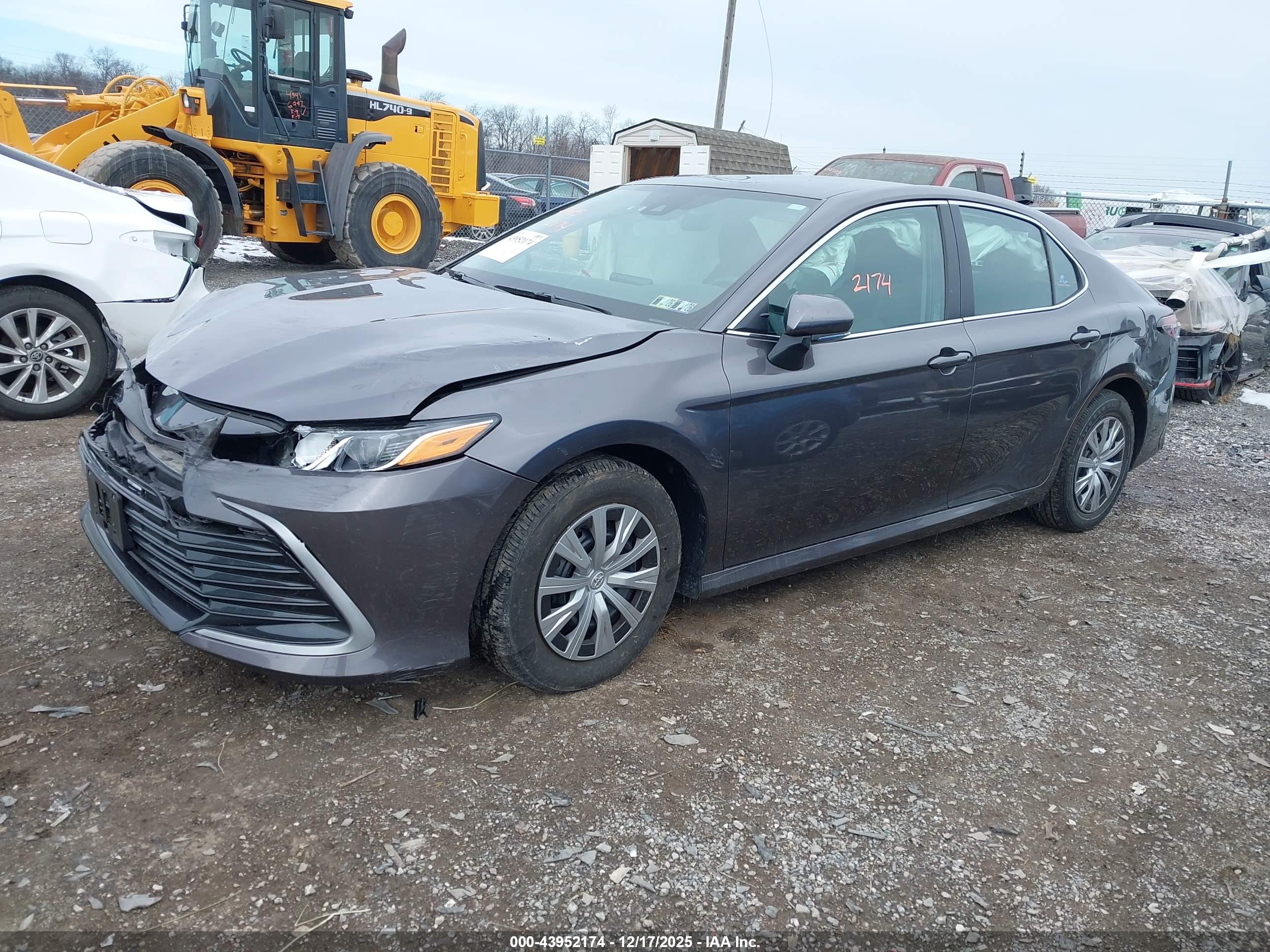 TOYOTA CAMRY image 2