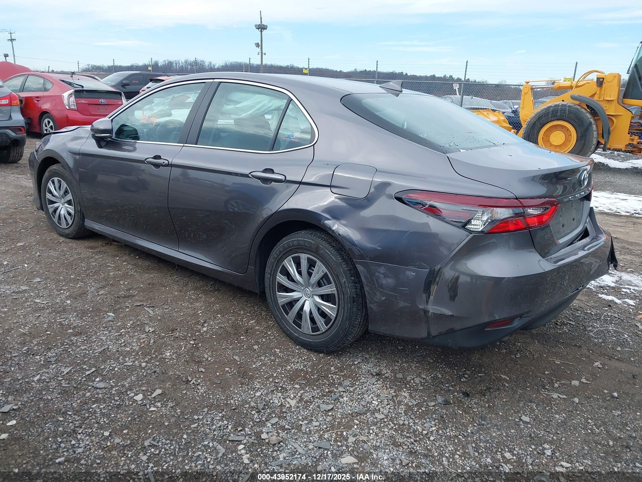 TOYOTA CAMRY image 3