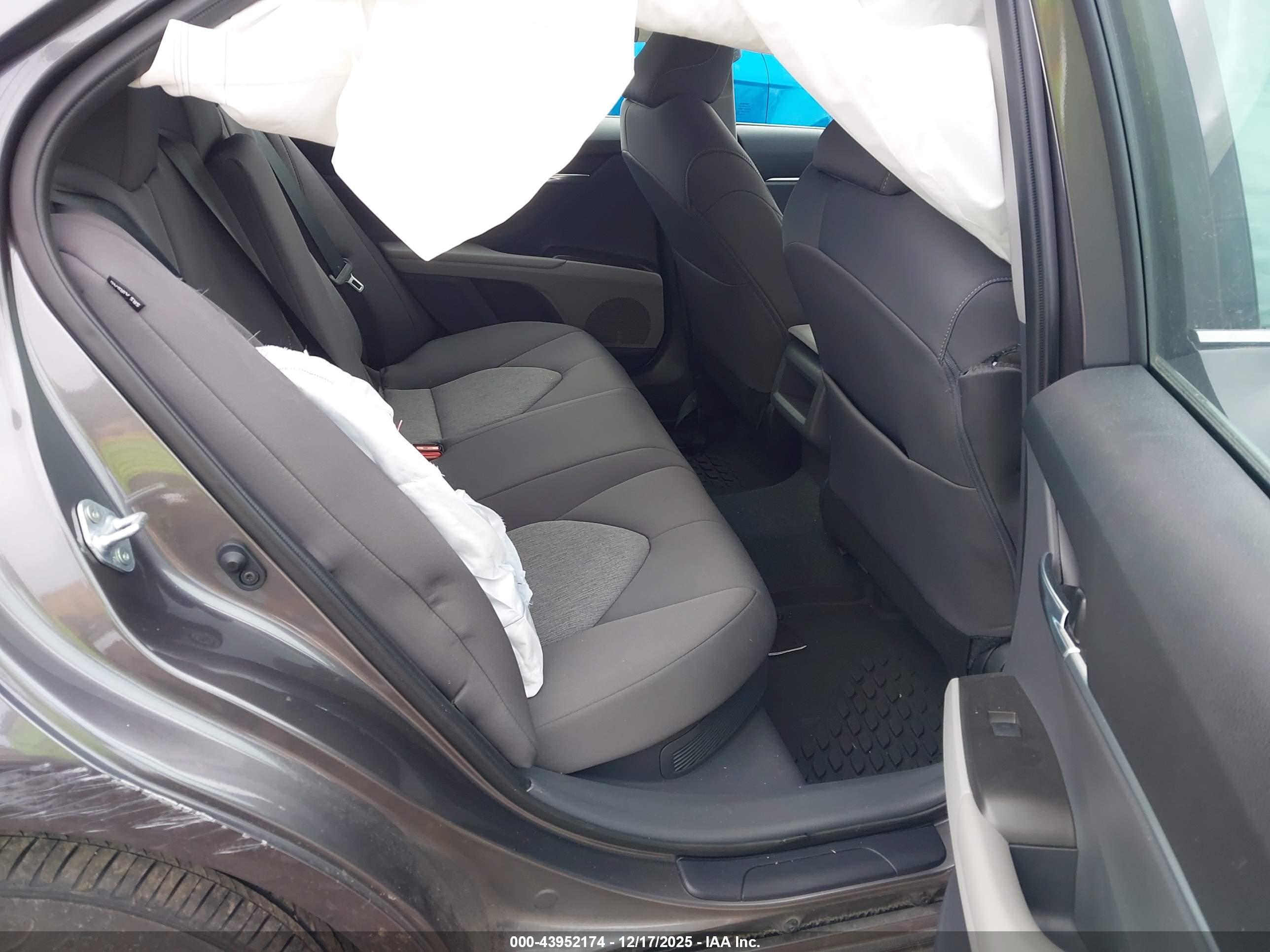 TOYOTA CAMRY image 8