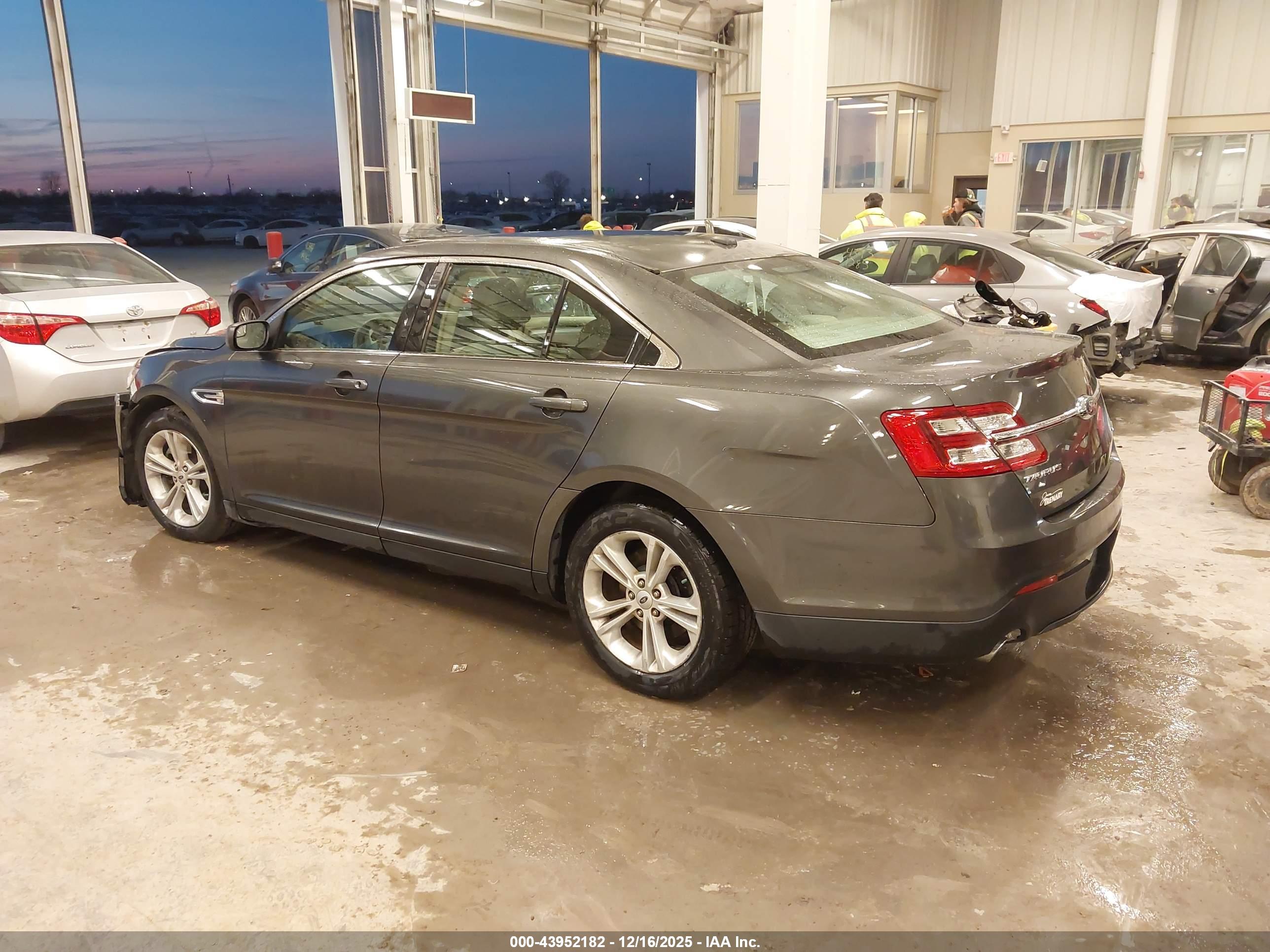 FORD TAURUS image 3