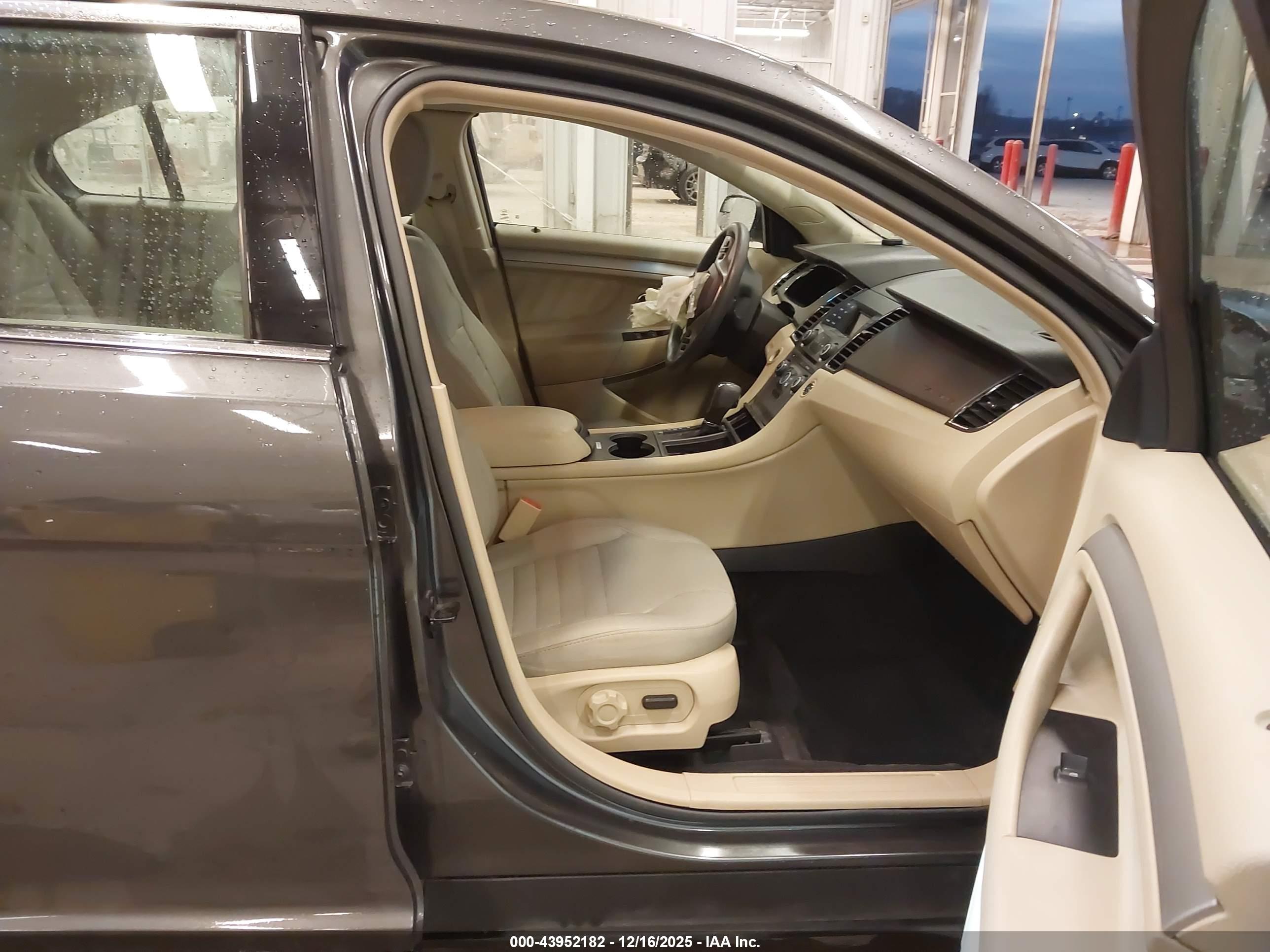 FORD TAURUS image 5