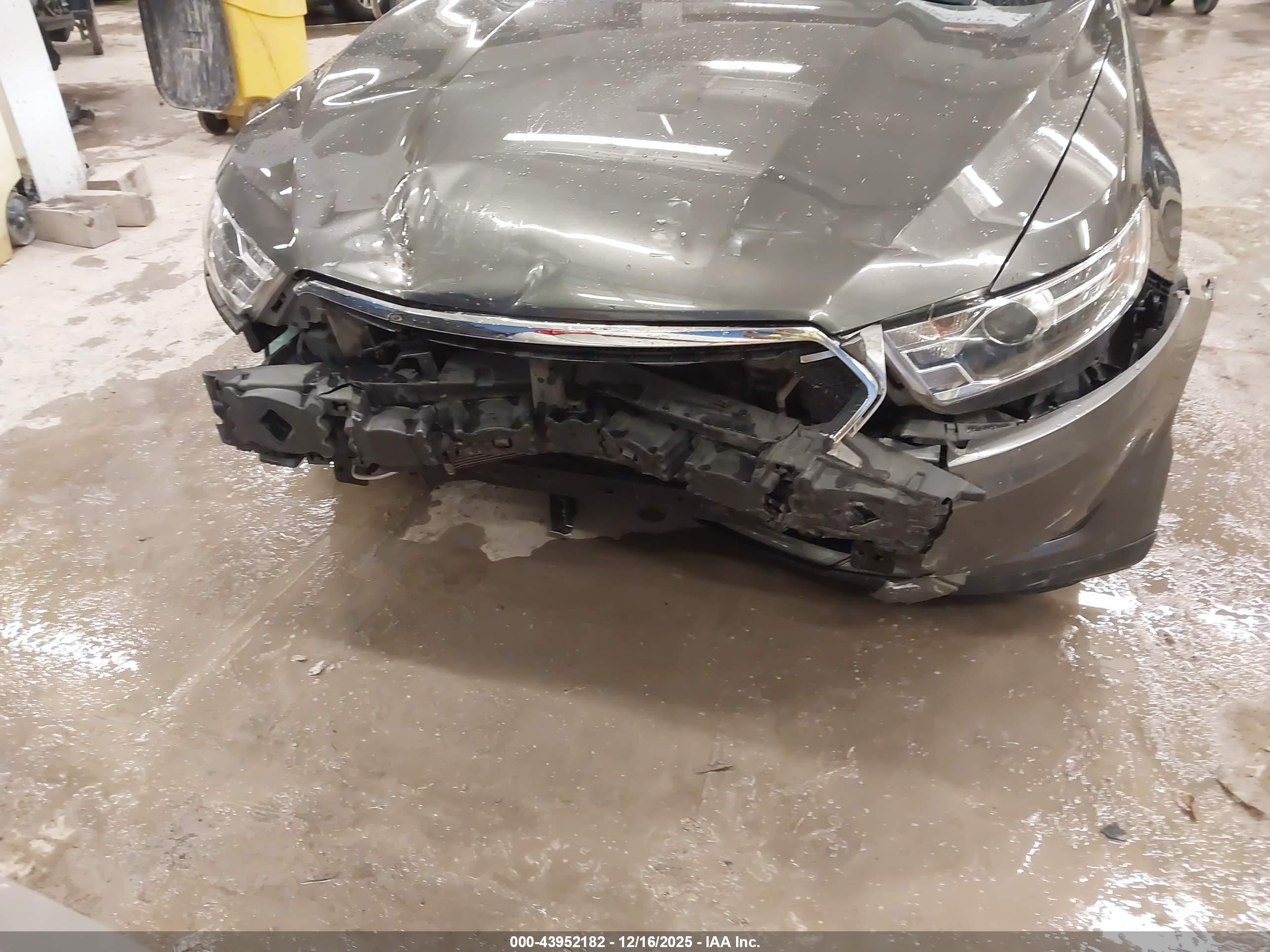 FORD TAURUS image 6