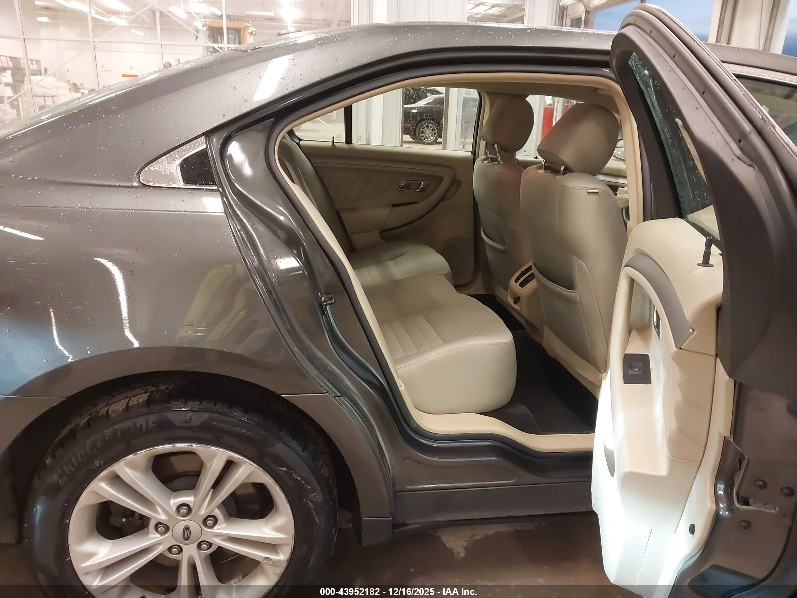 FORD TAURUS image 8