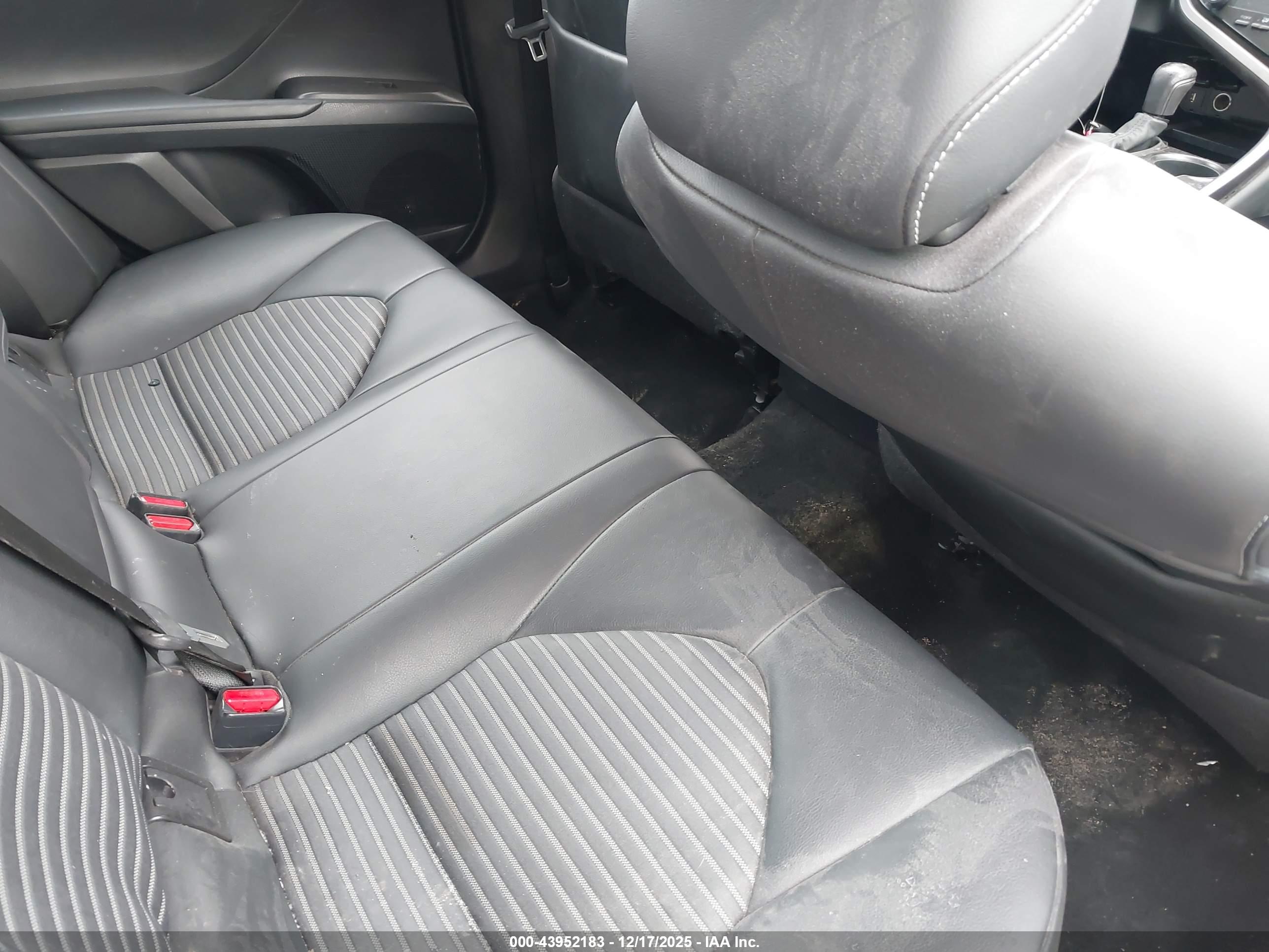 TOYOTA CAMRY image 8