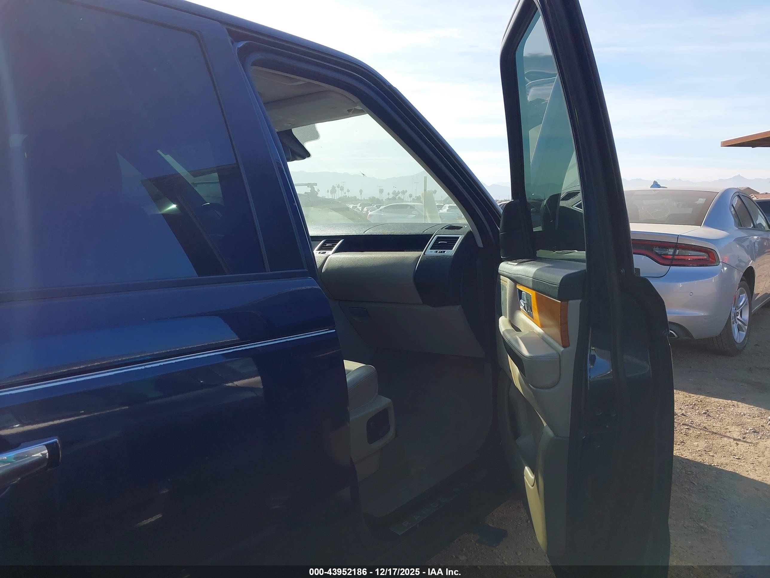 LAND ROVER image 5