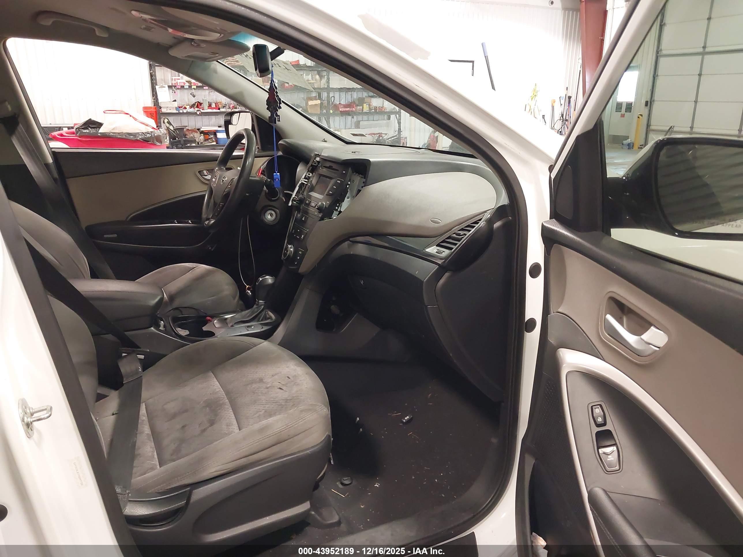 HYUNDAI SANTA image 5