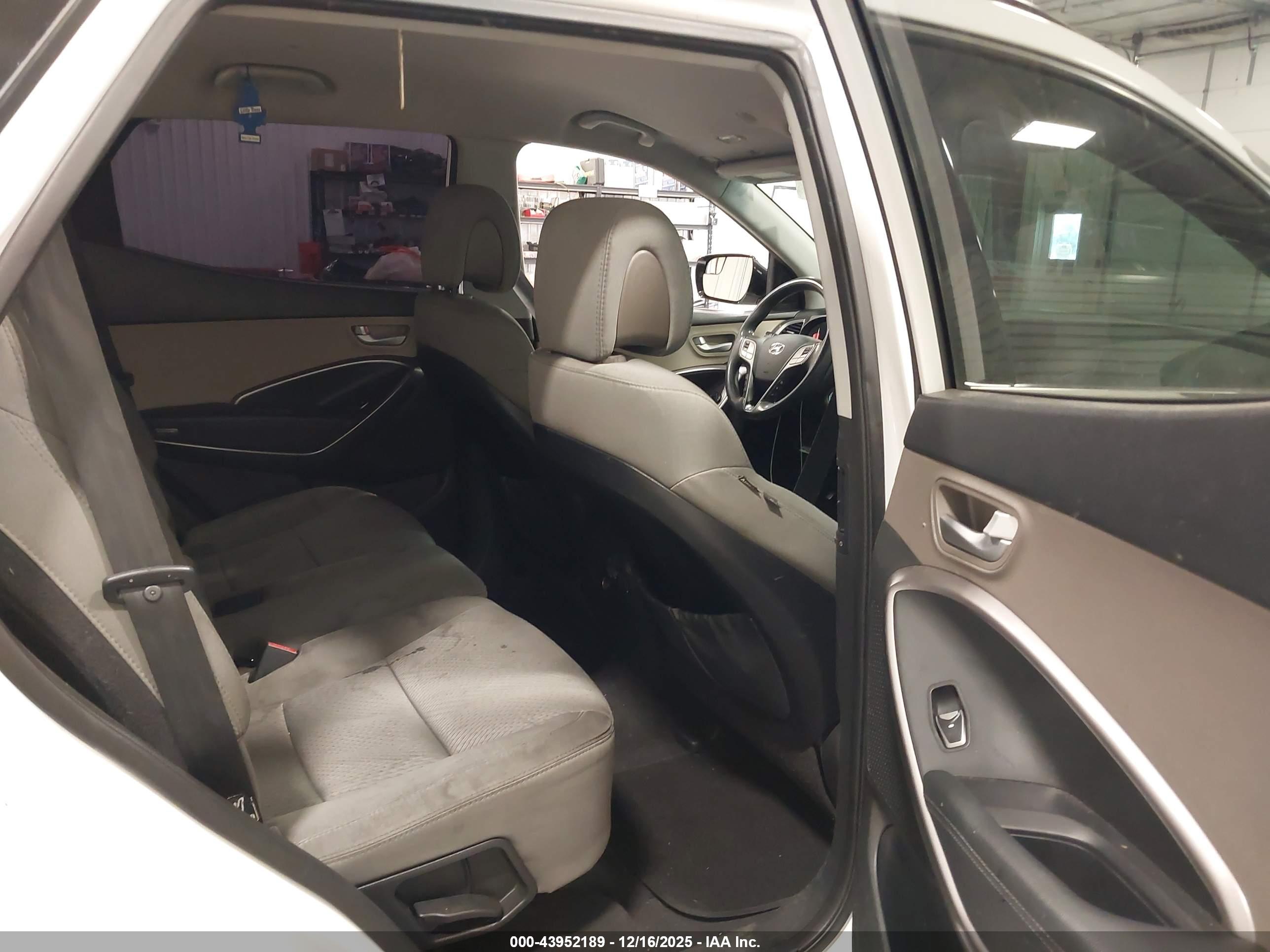 HYUNDAI SANTA image 8