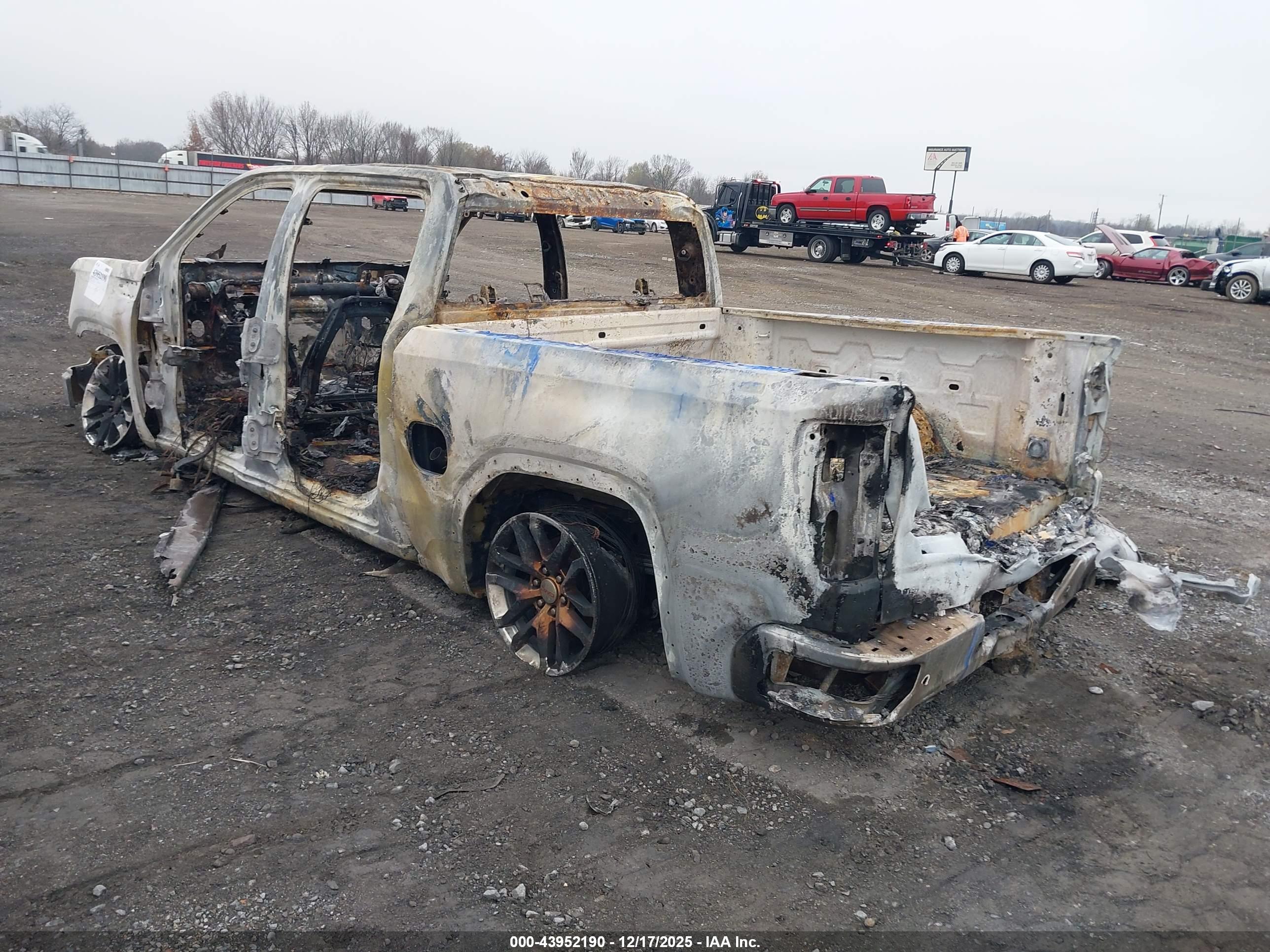 GMC SIERRA image 3