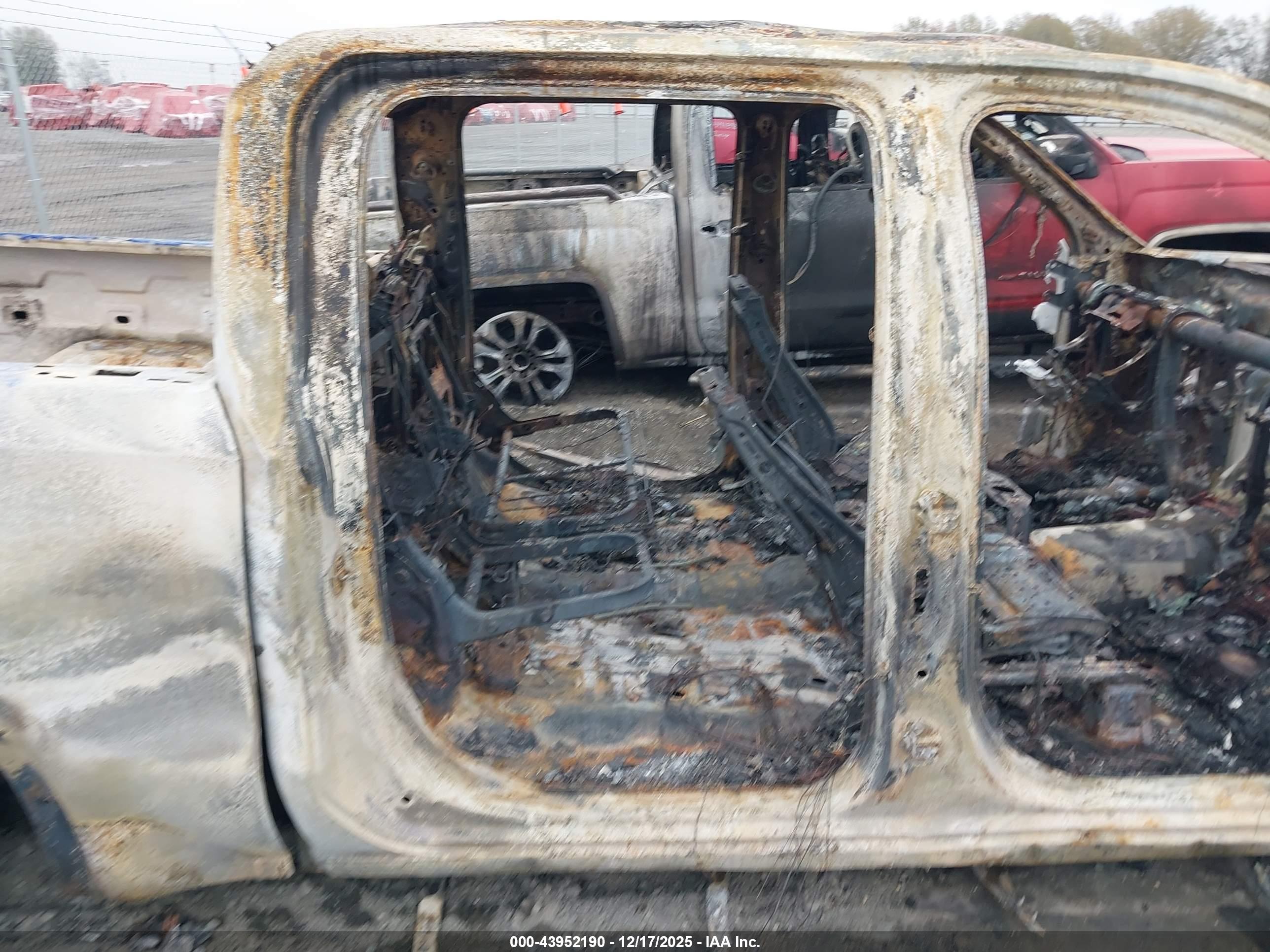 GMC SIERRA image 8