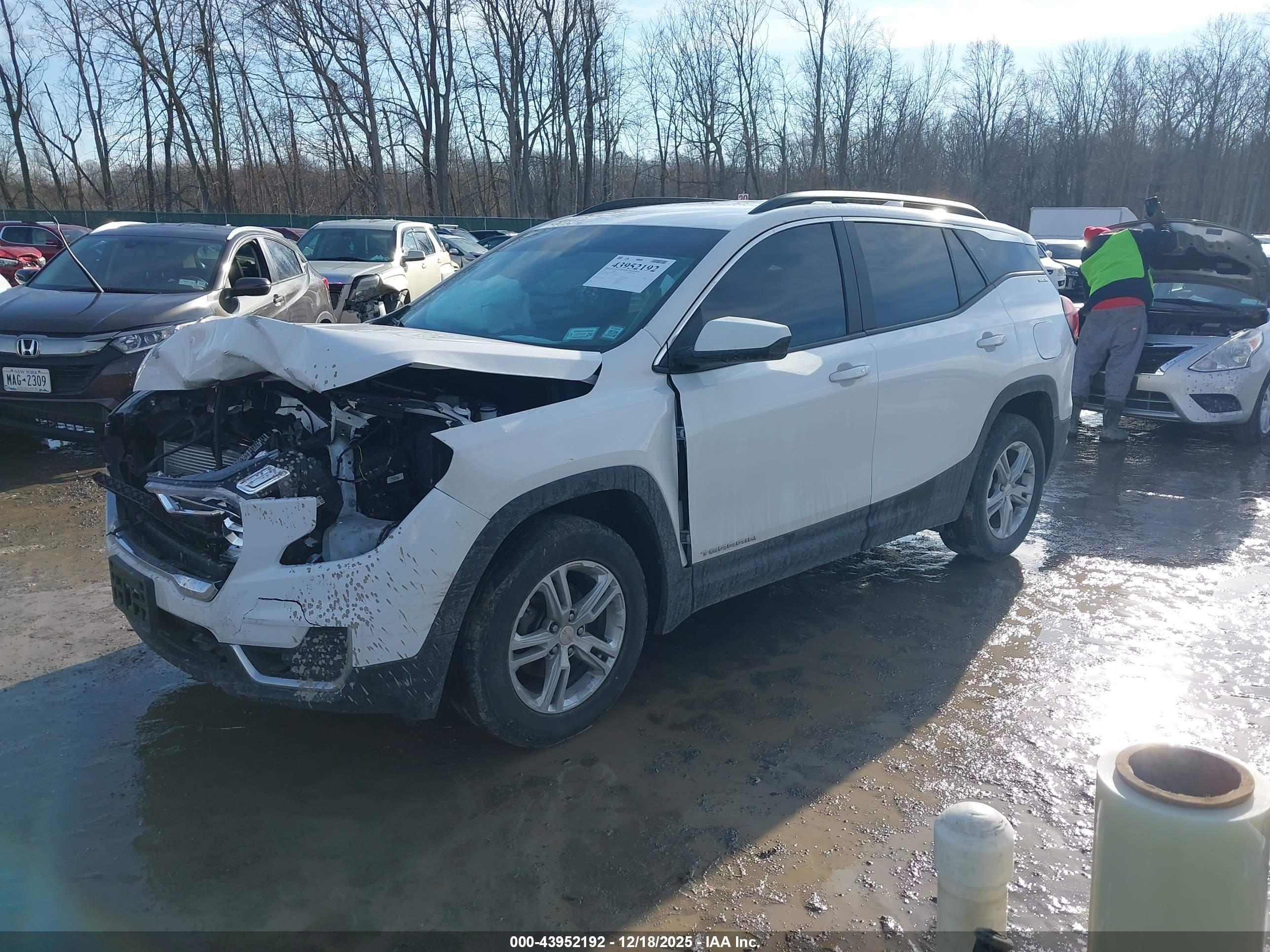 GMC TERRAIN image 2