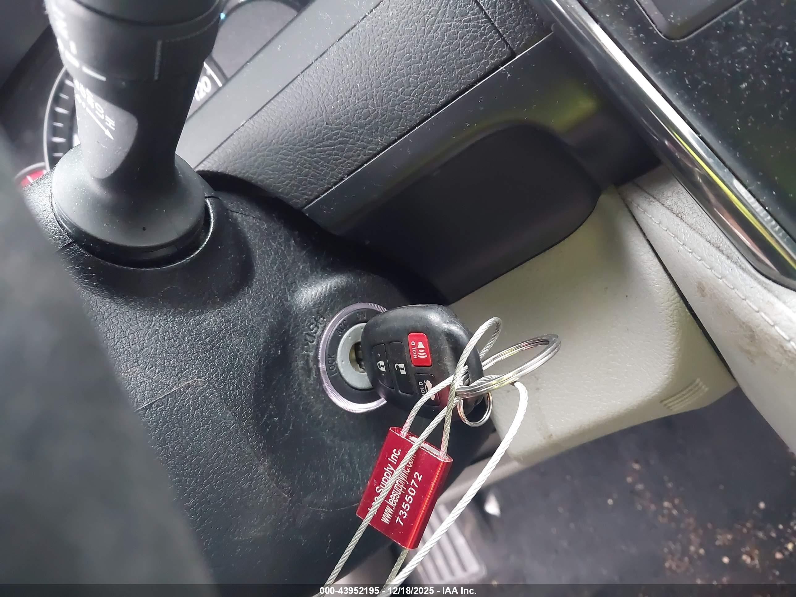 TOYOTA CAMRY image 11