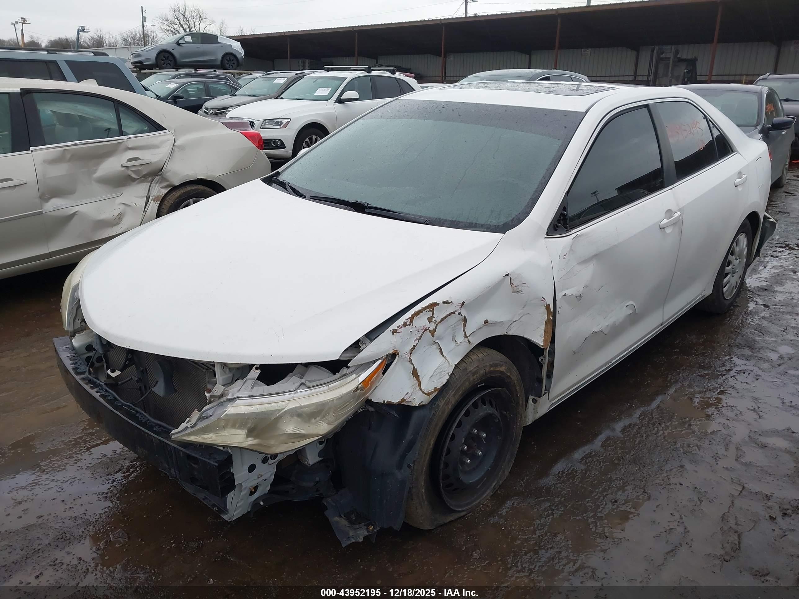 TOYOTA CAMRY image 2