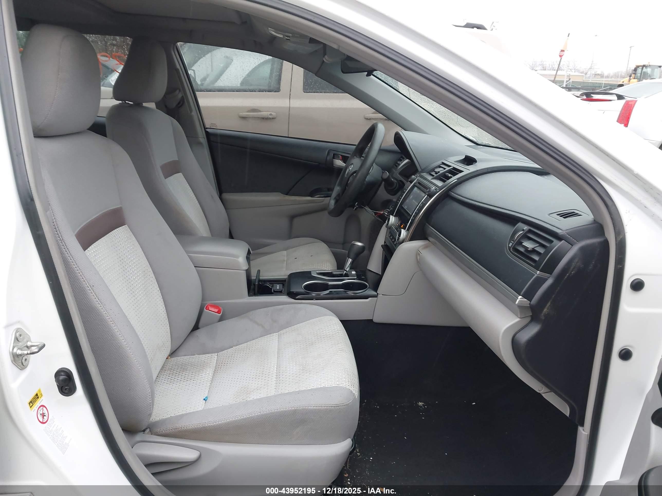 TOYOTA CAMRY image 5