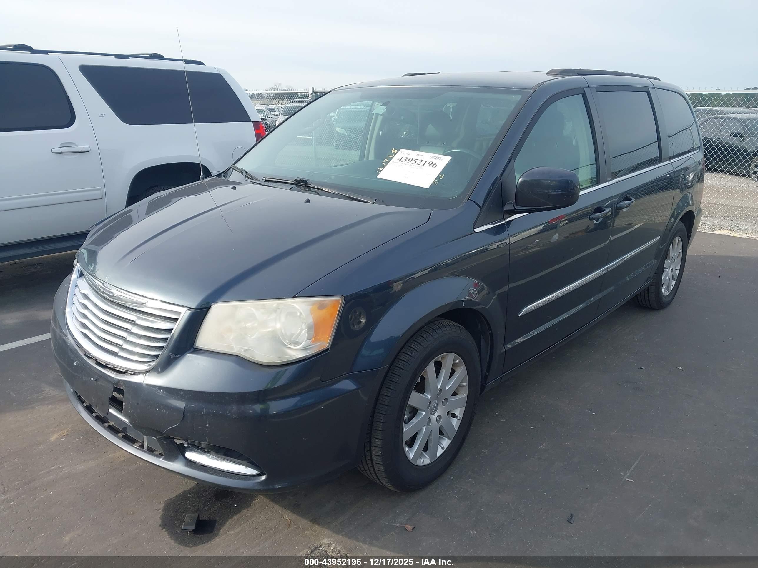 CHRYSLER TOWN image 2