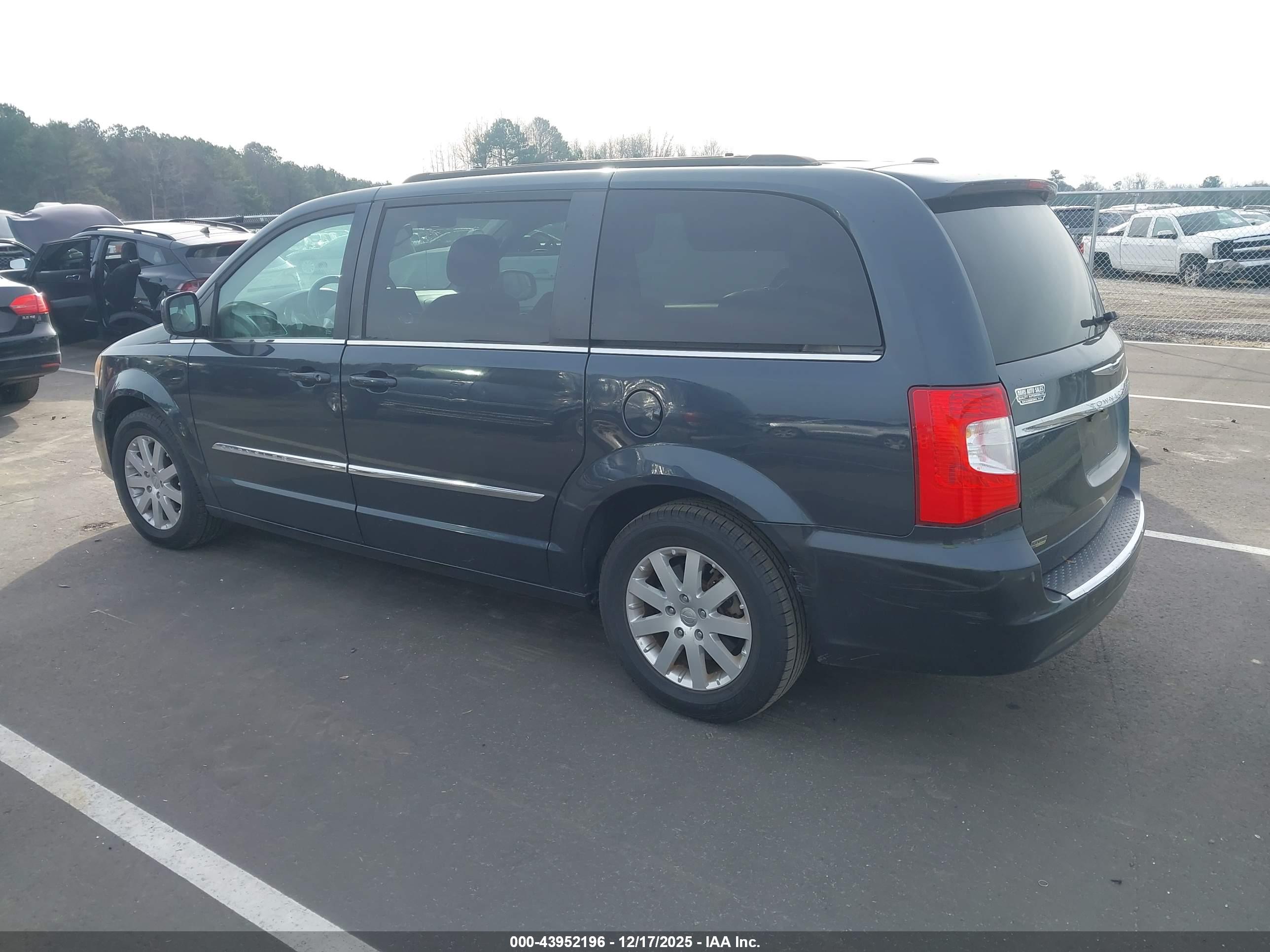 CHRYSLER TOWN image 3