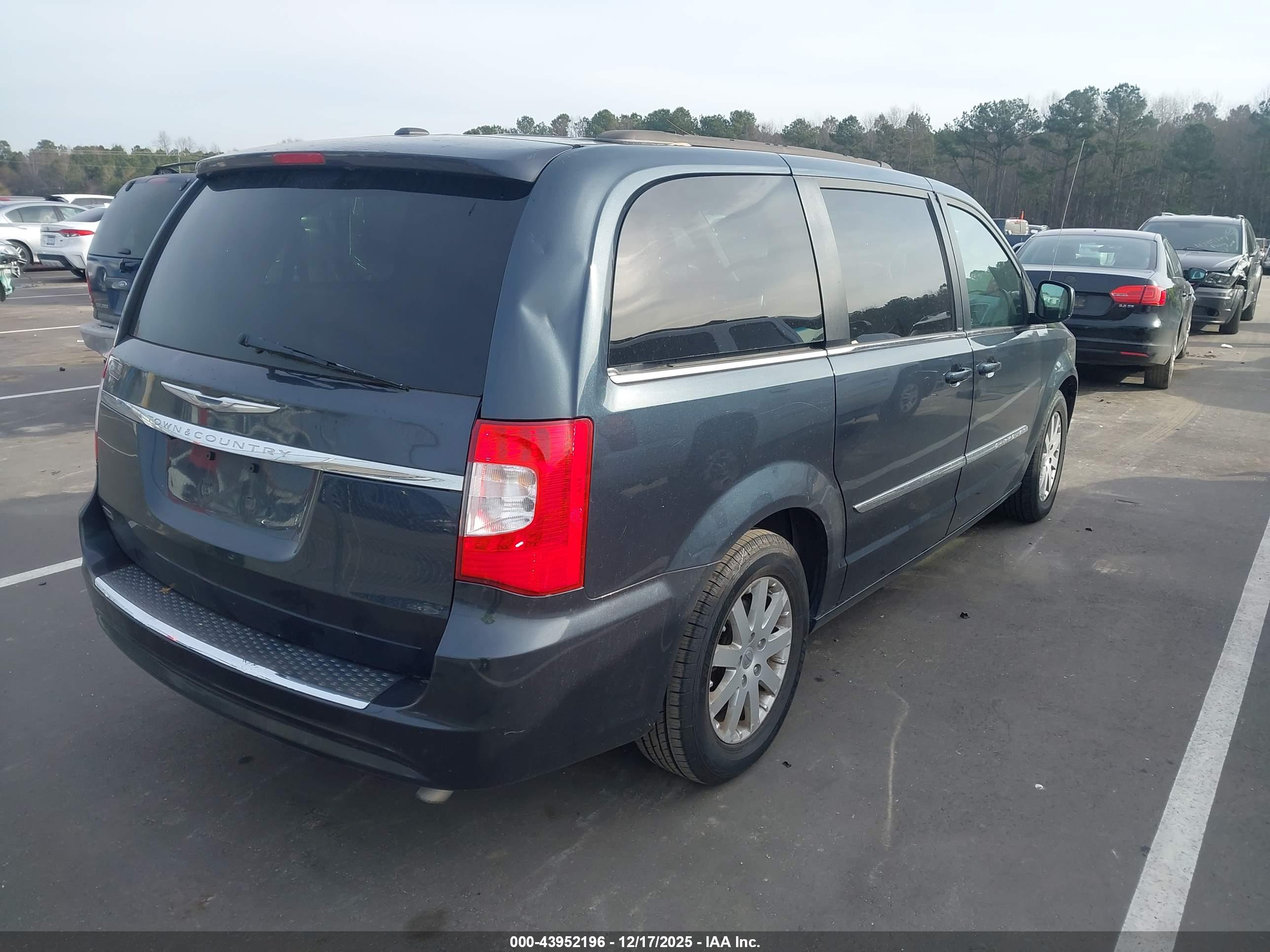 CHRYSLER TOWN image 4