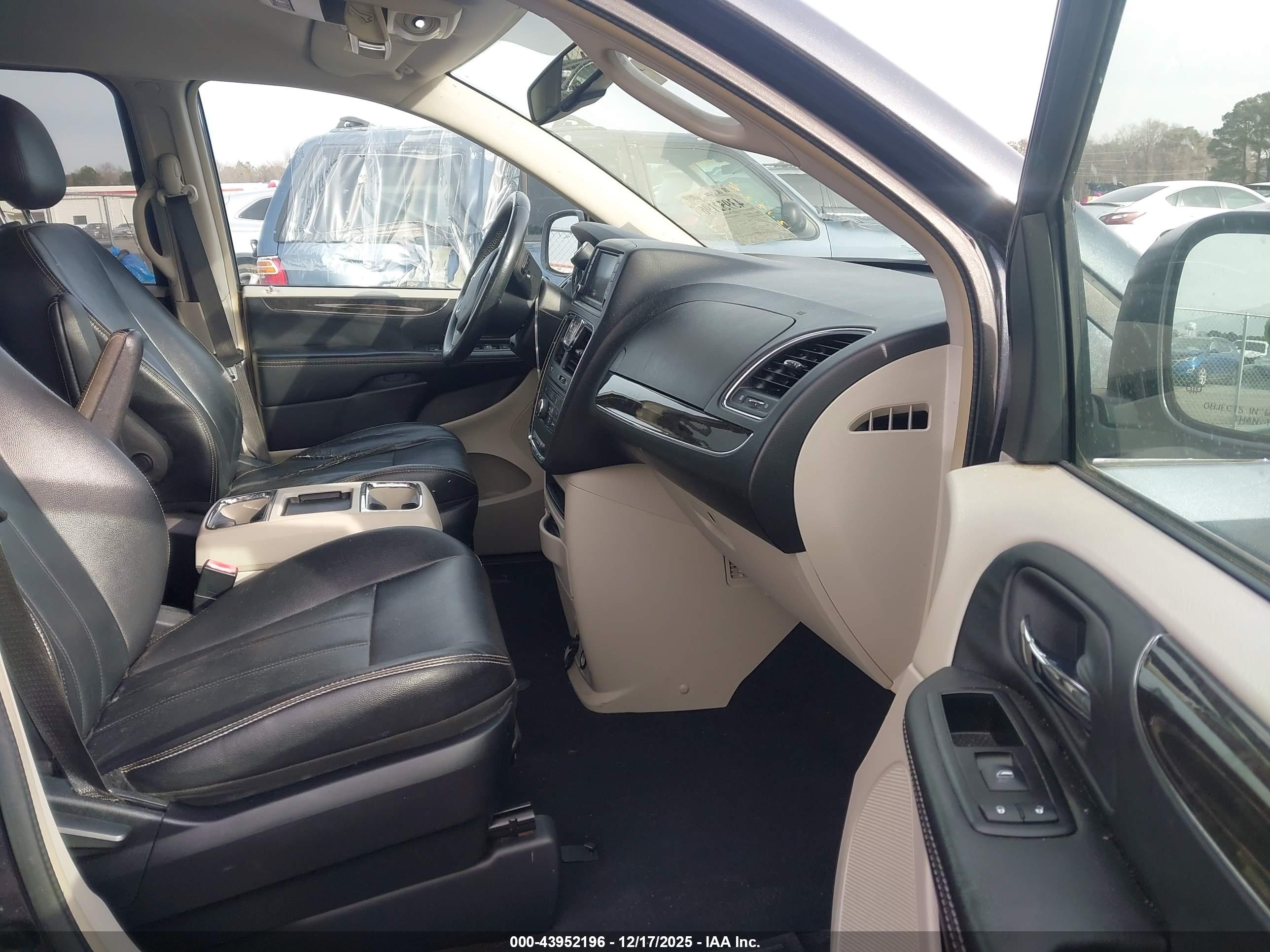 CHRYSLER TOWN image 5