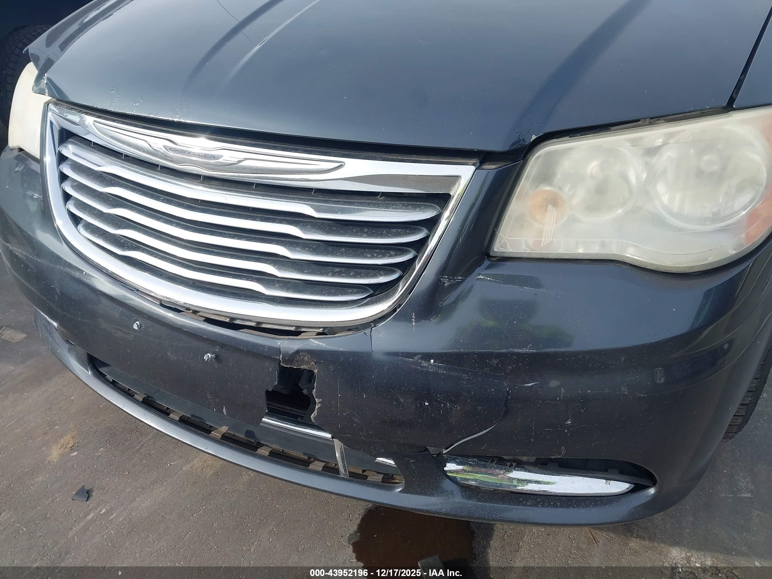 CHRYSLER TOWN image 6