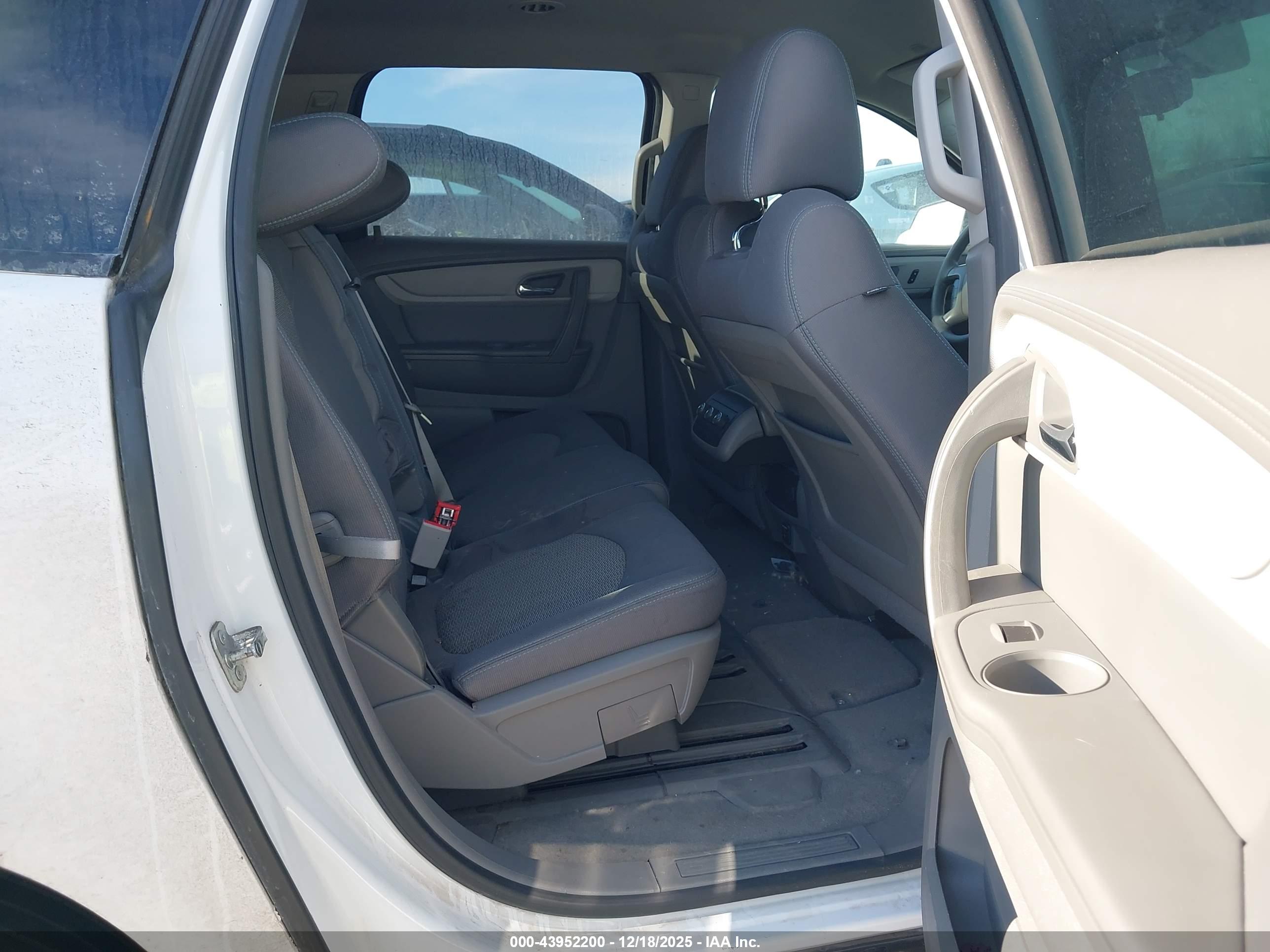 CHEVROLET TRAVERSE image 8