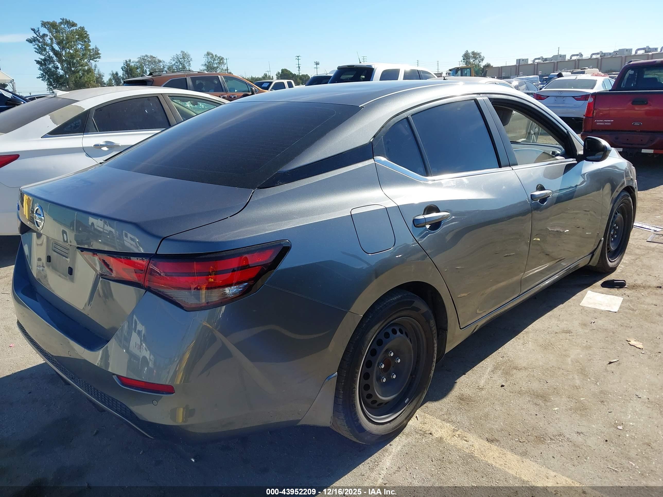 NISSAN SENTRA image 4