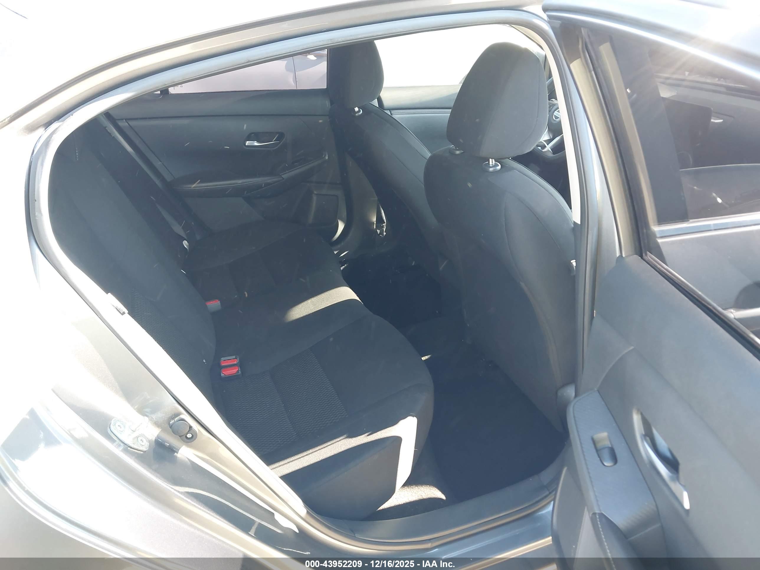 NISSAN SENTRA image 8