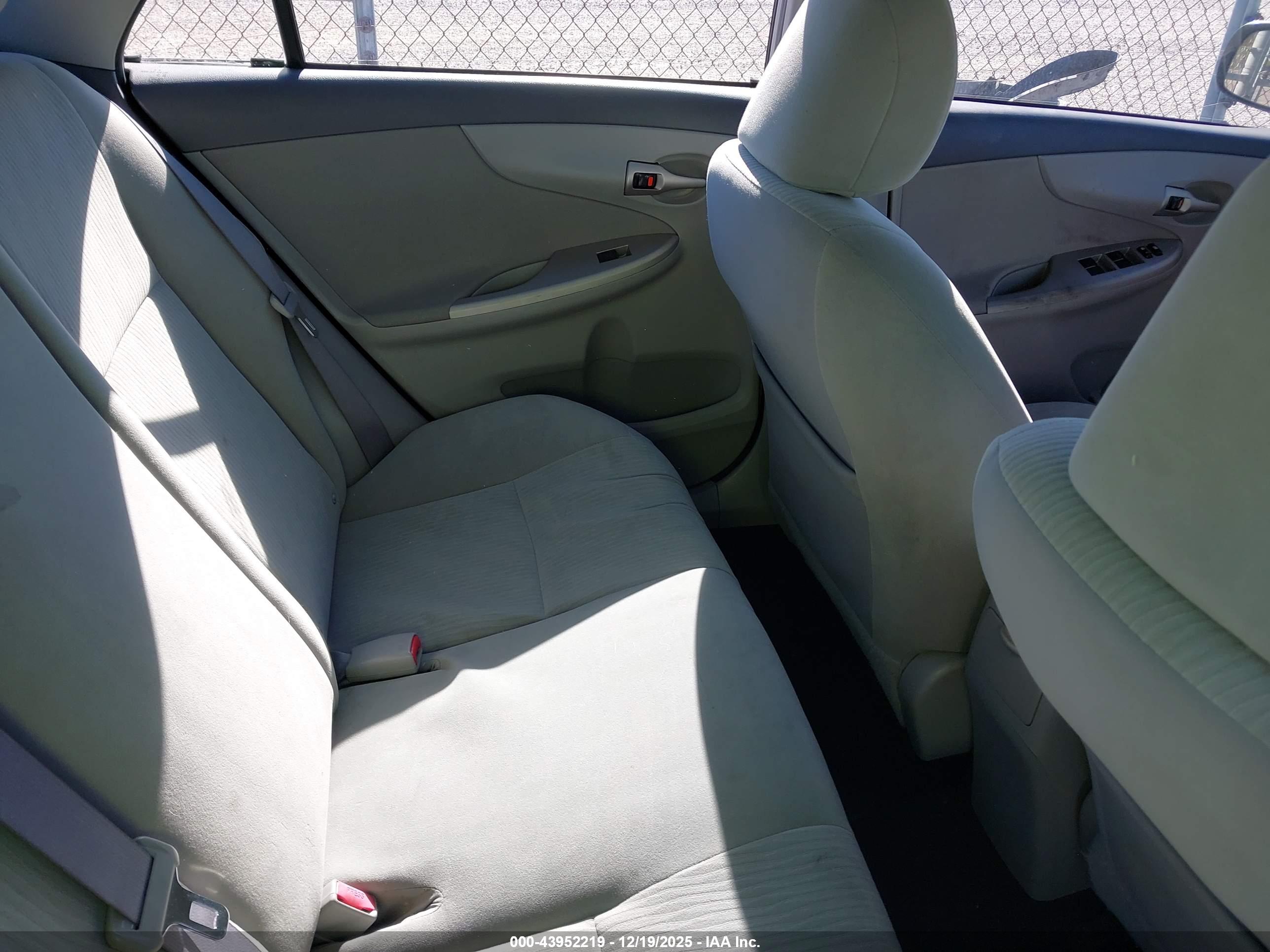 TOYOTA COROLLA image 8
