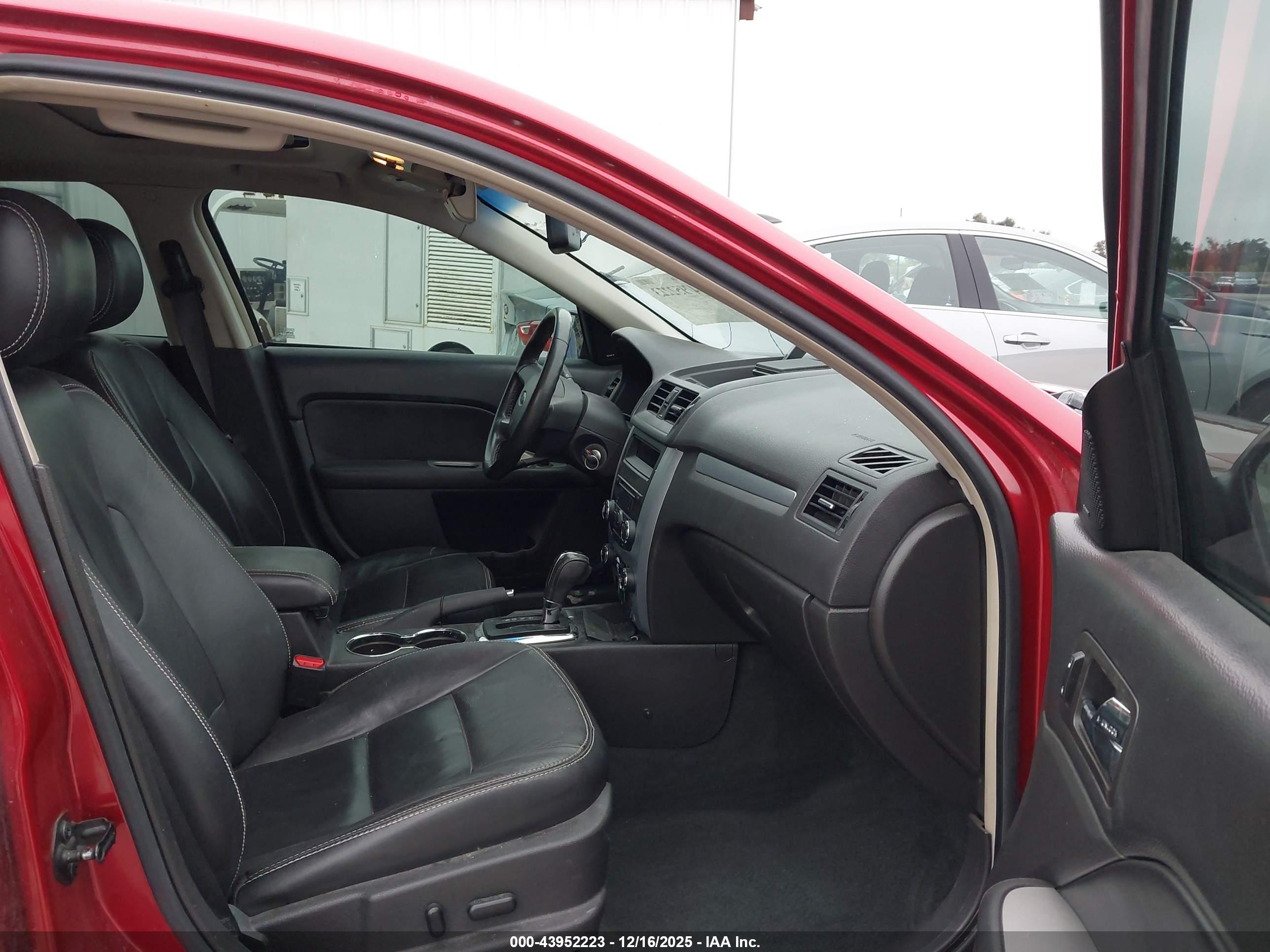 FORD FUSION image 5